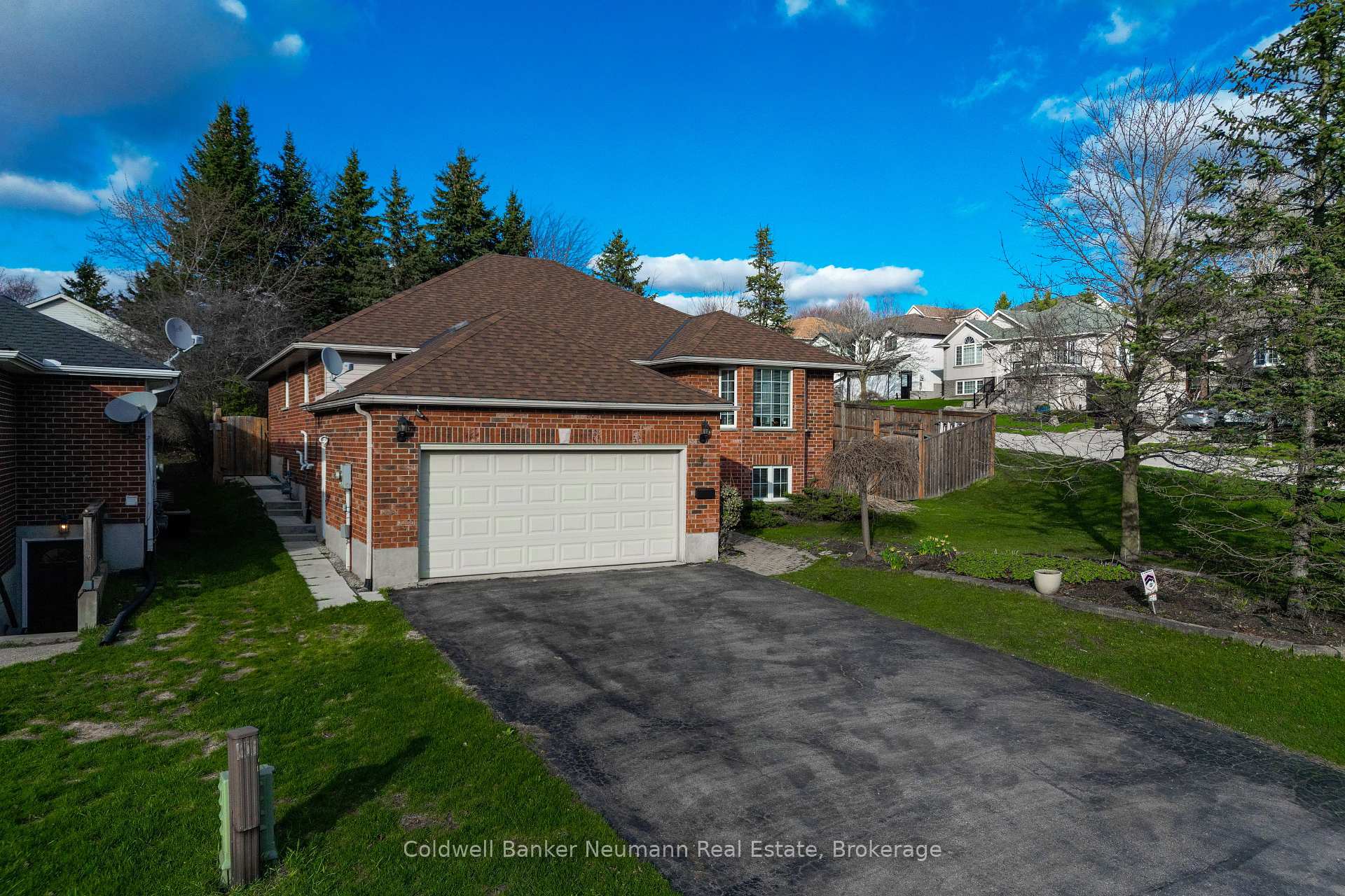 4 Cutting Drive LOWER, Centre Wellington — photo 2 of 5