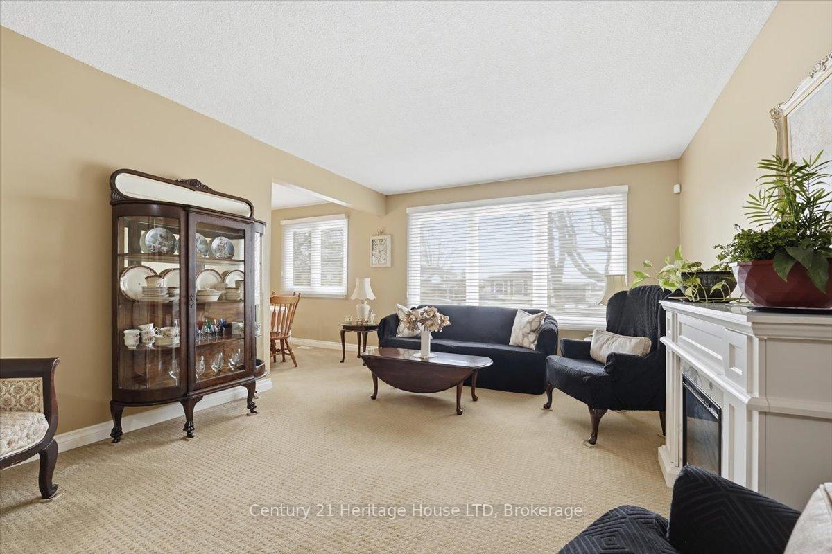 11 Robert Street, Welland — photo 2 of 5