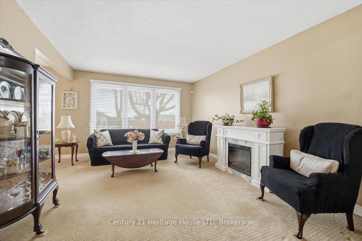 11 Robert Street, Welland — photo 3 of 5