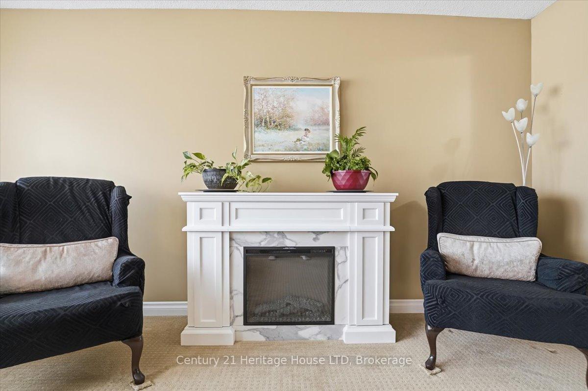11 Robert Street, Welland — photo 4 of 5