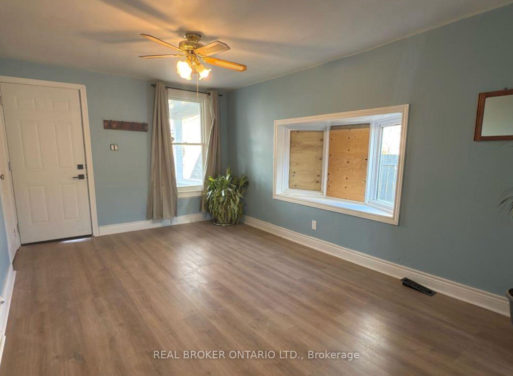 82 Page Street, St. Catharines — photo 4 of 5