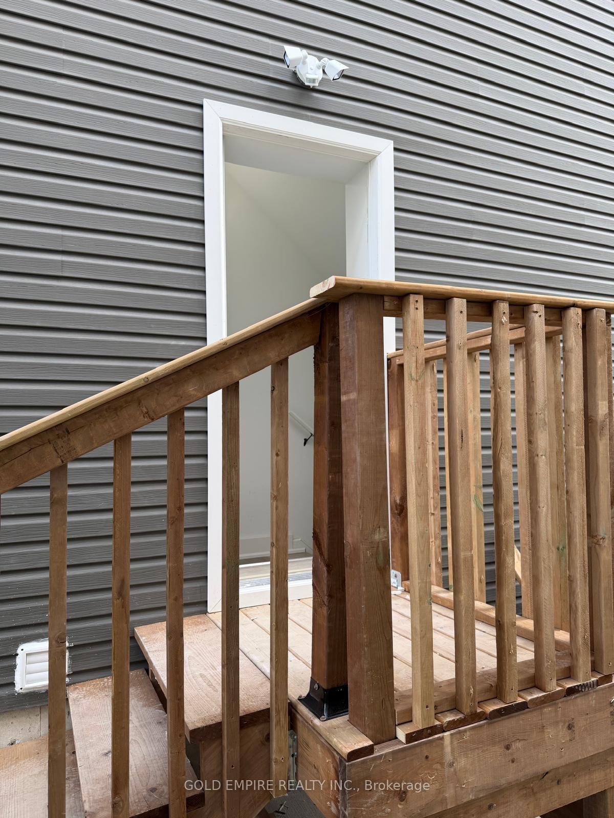 1612 Capri Crescent LOWER, London North — photo 4 of 5