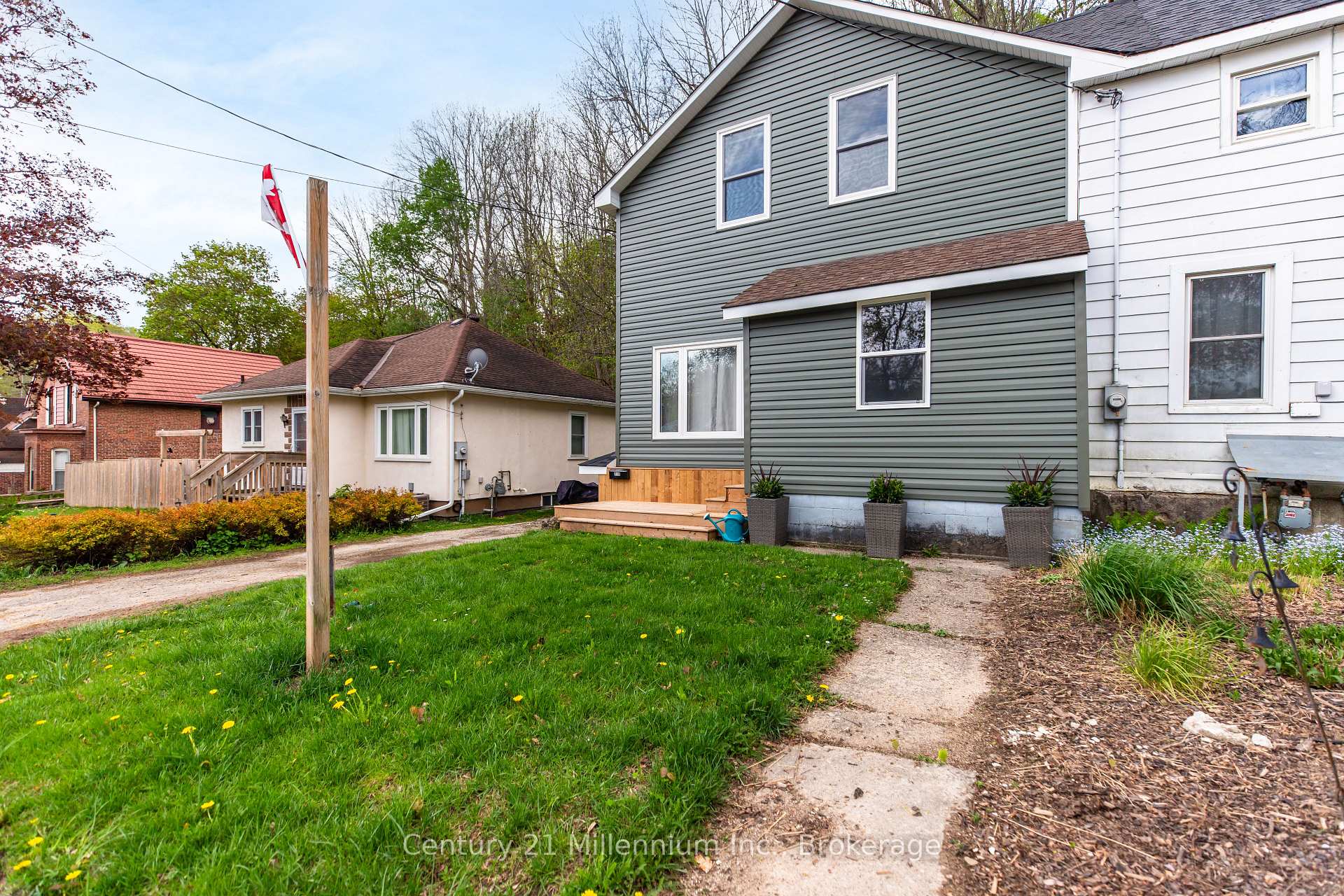 218 2nd Avenue E, Owen Sound — photo 3 of 5