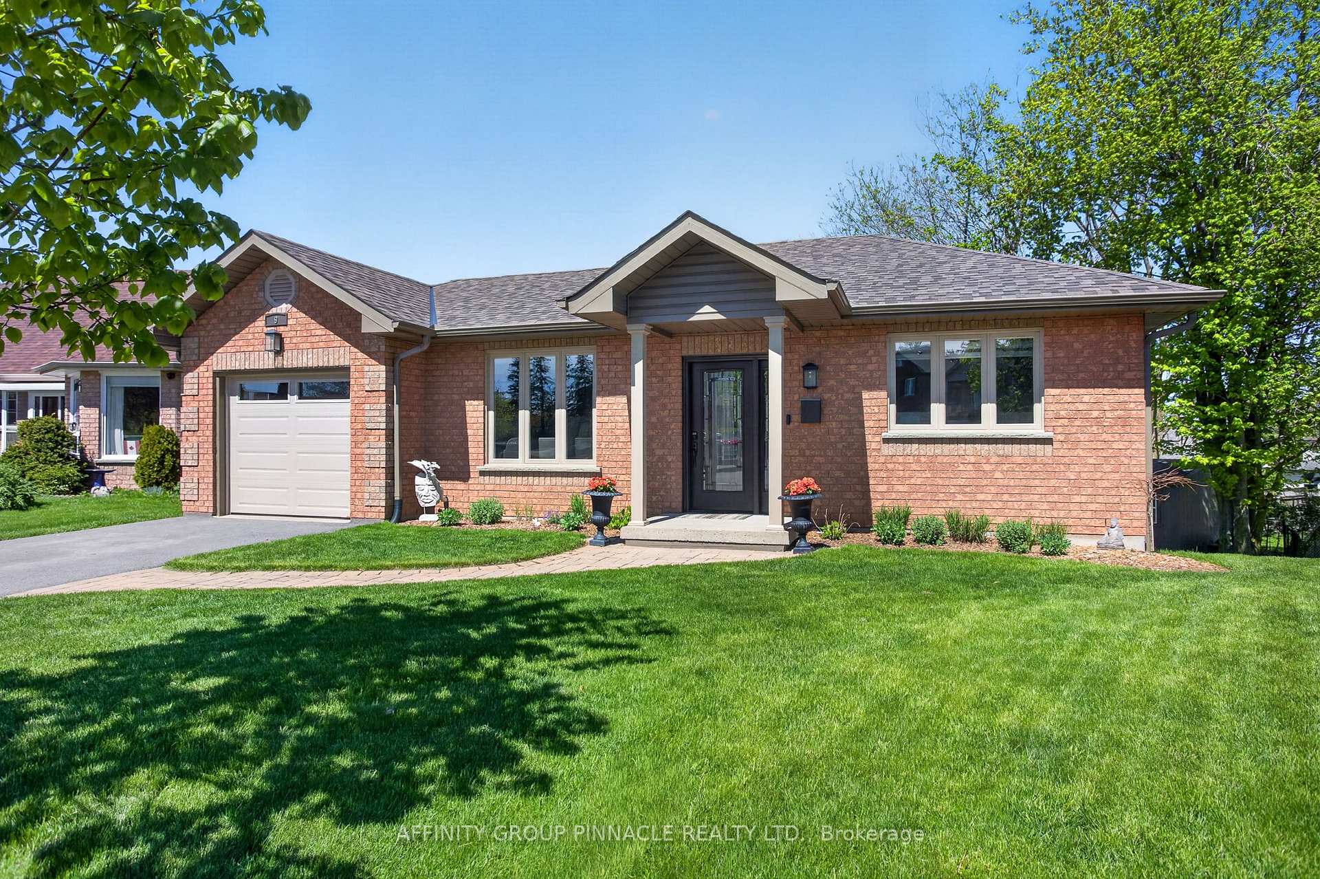 9 O'connell Court, Kawartha Lakes — photo 2 of 5