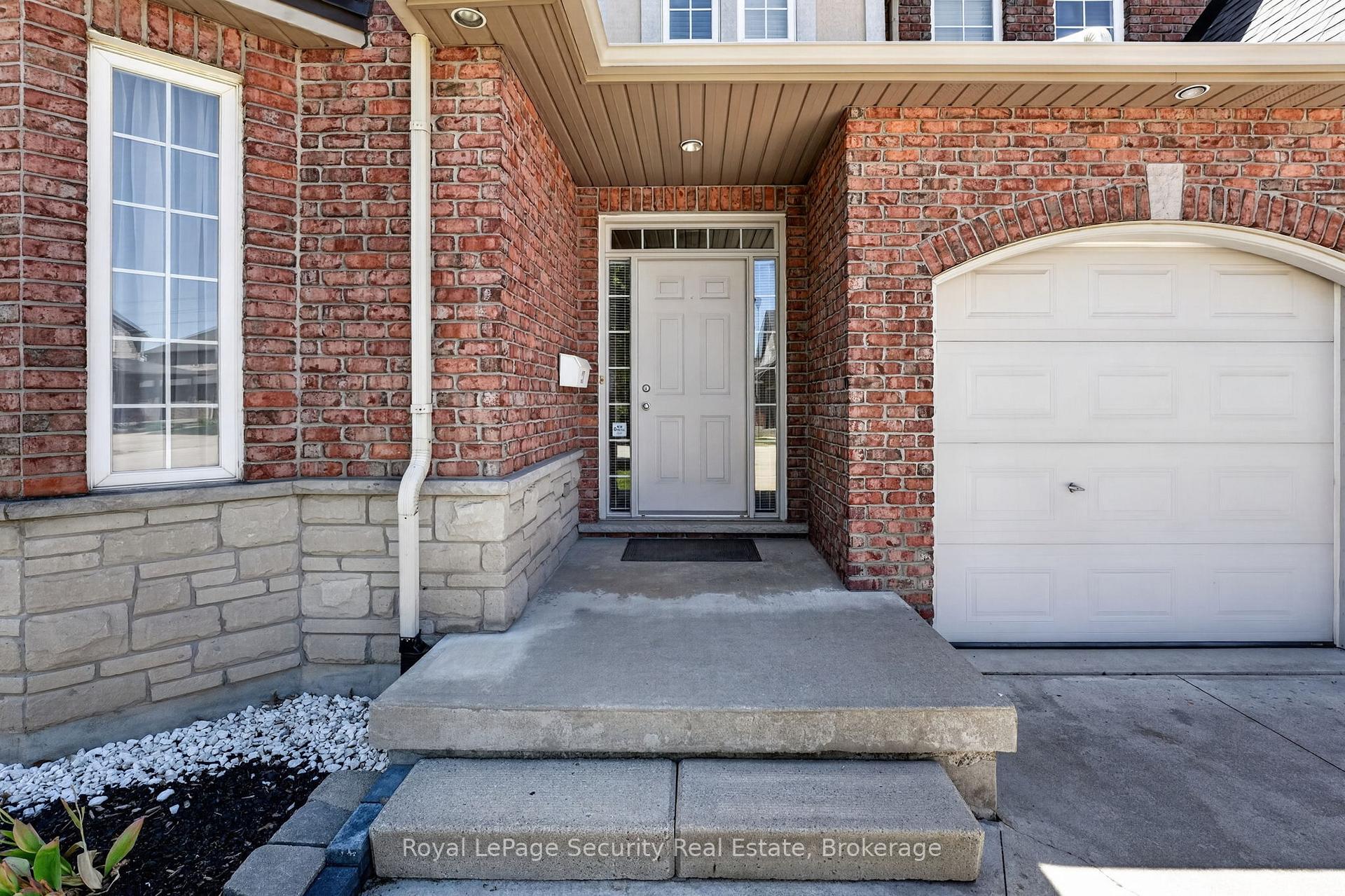 37 Fredonia Crescent, St. Catharines — photo 3 of 5