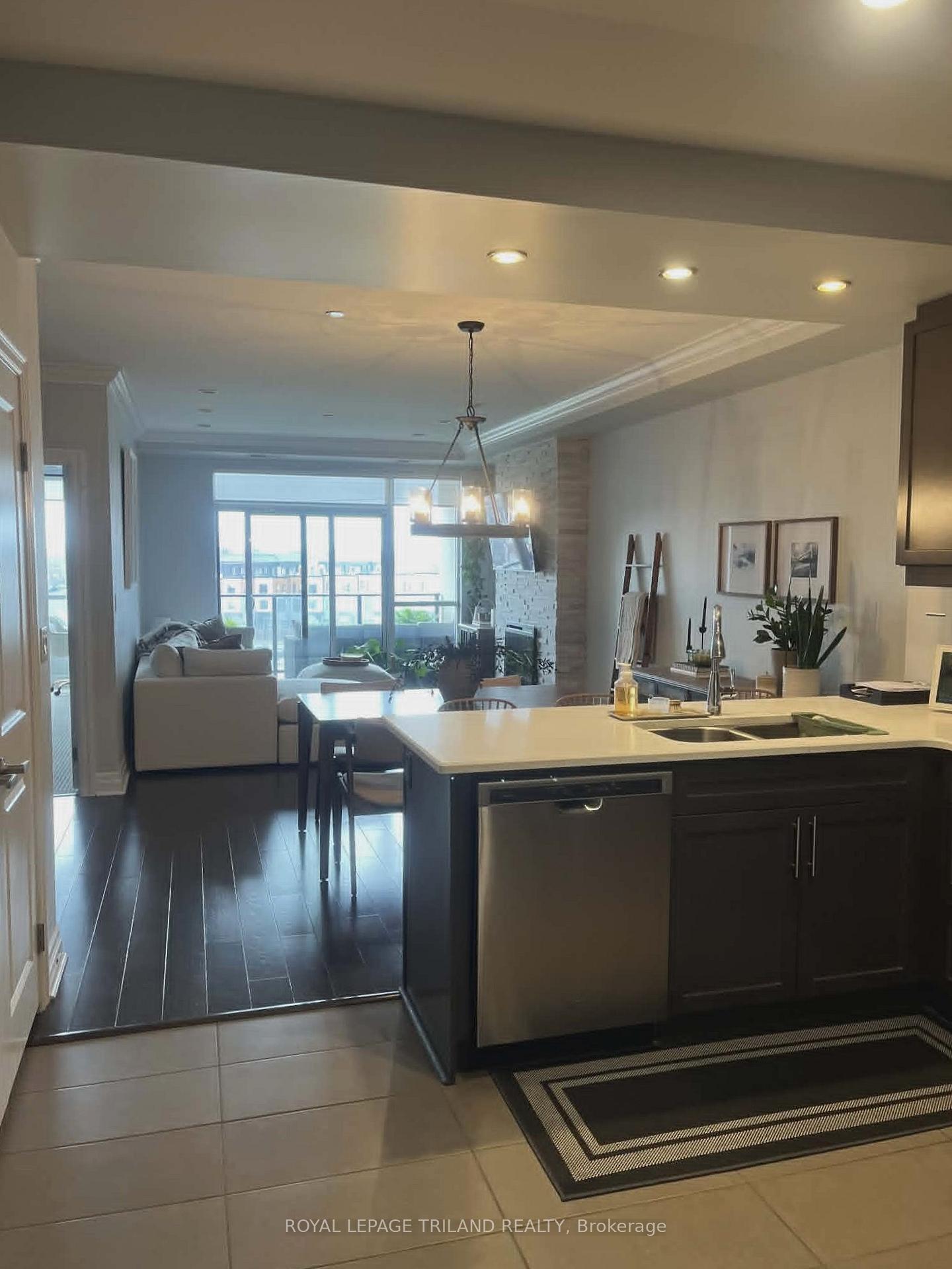 240 Villagewalk Boulevard 413, London North — photo 5 of 5