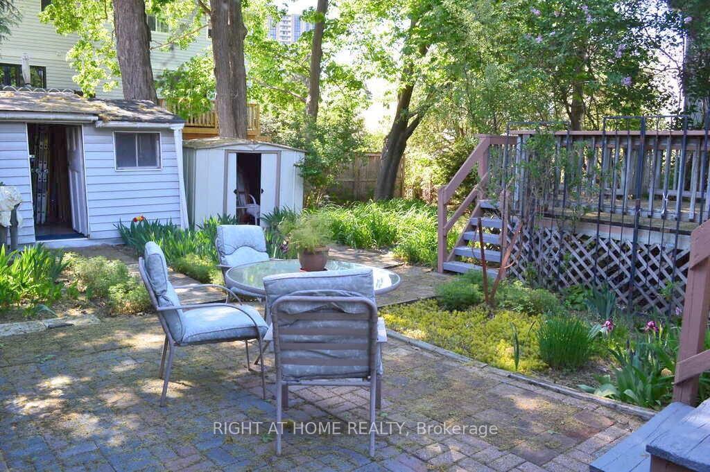 200 Woodroffe Avenue, Woodroffe — photo 2 of 5