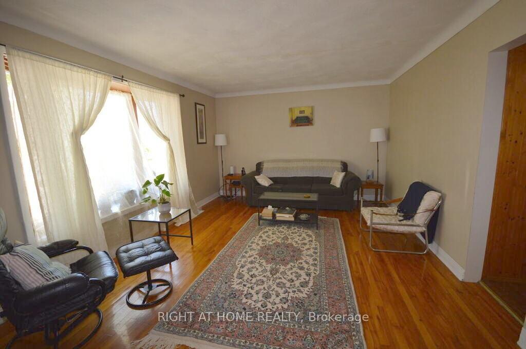 200 Woodroffe Avenue, Woodroffe — photo 4 of 5