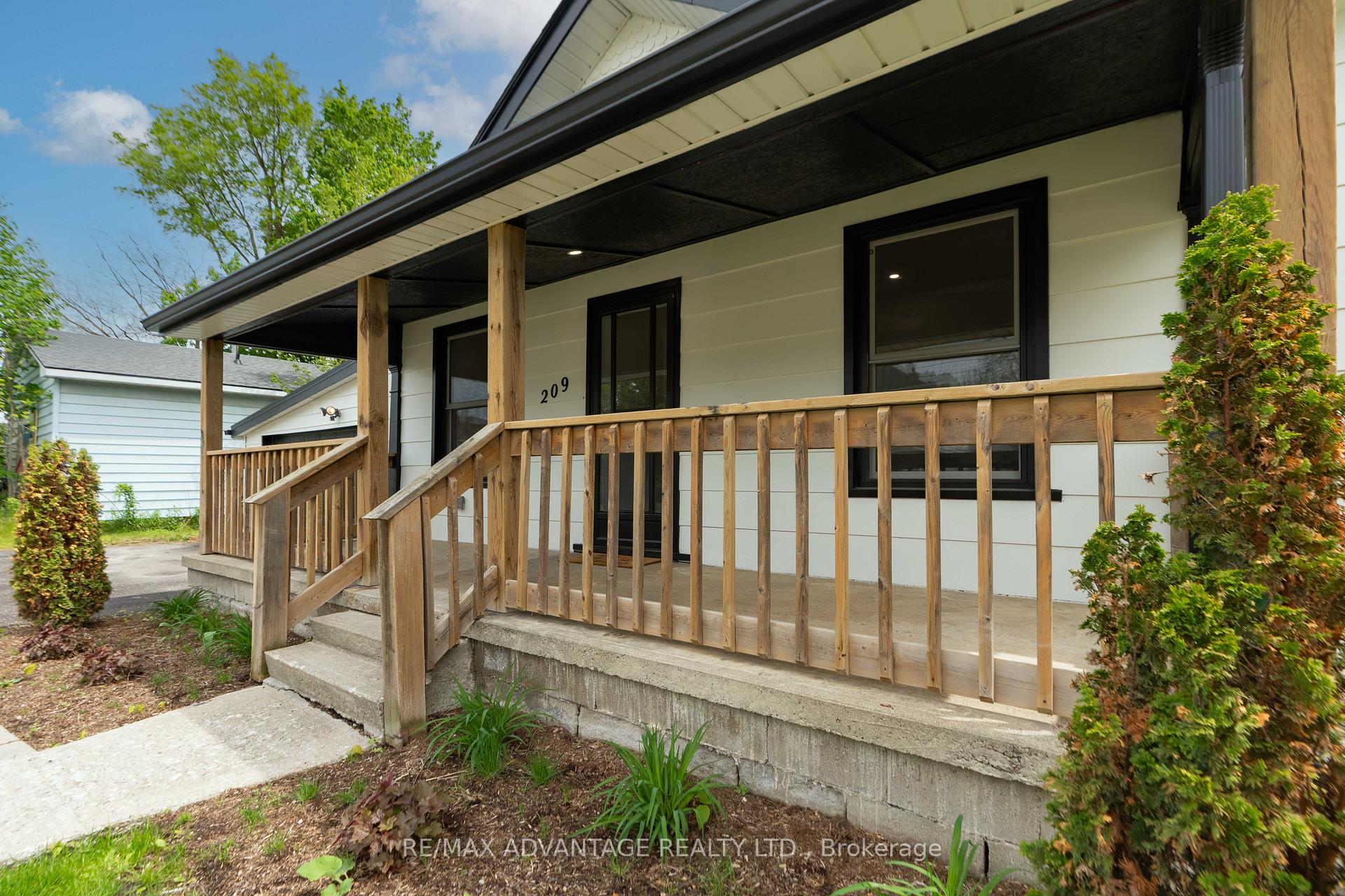 209 Victoria Street, Ingersoll — photo 2 of 5