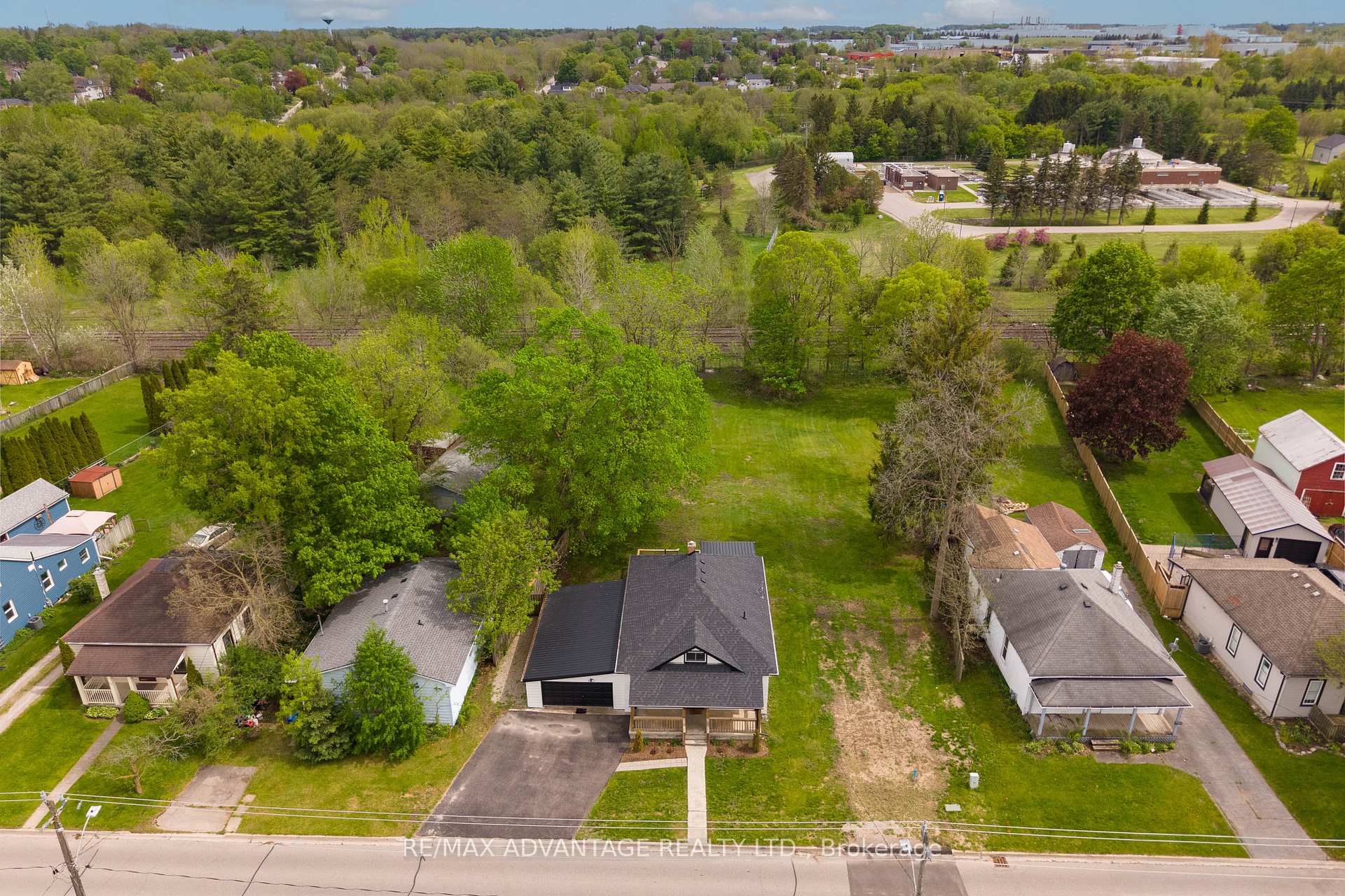 209 Victoria Street, Ingersoll — photo 4 of 5
