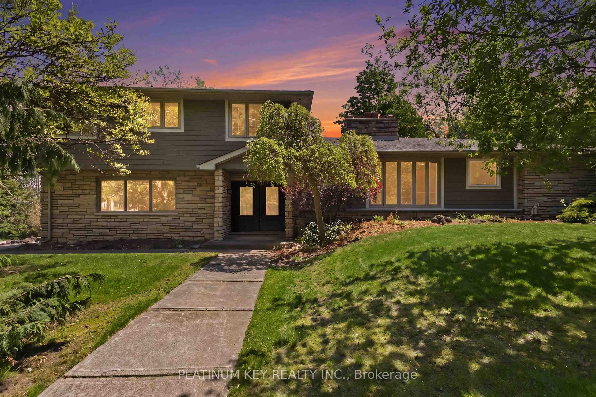 1571 Mcclure Drive, London North — photo 3 of 5