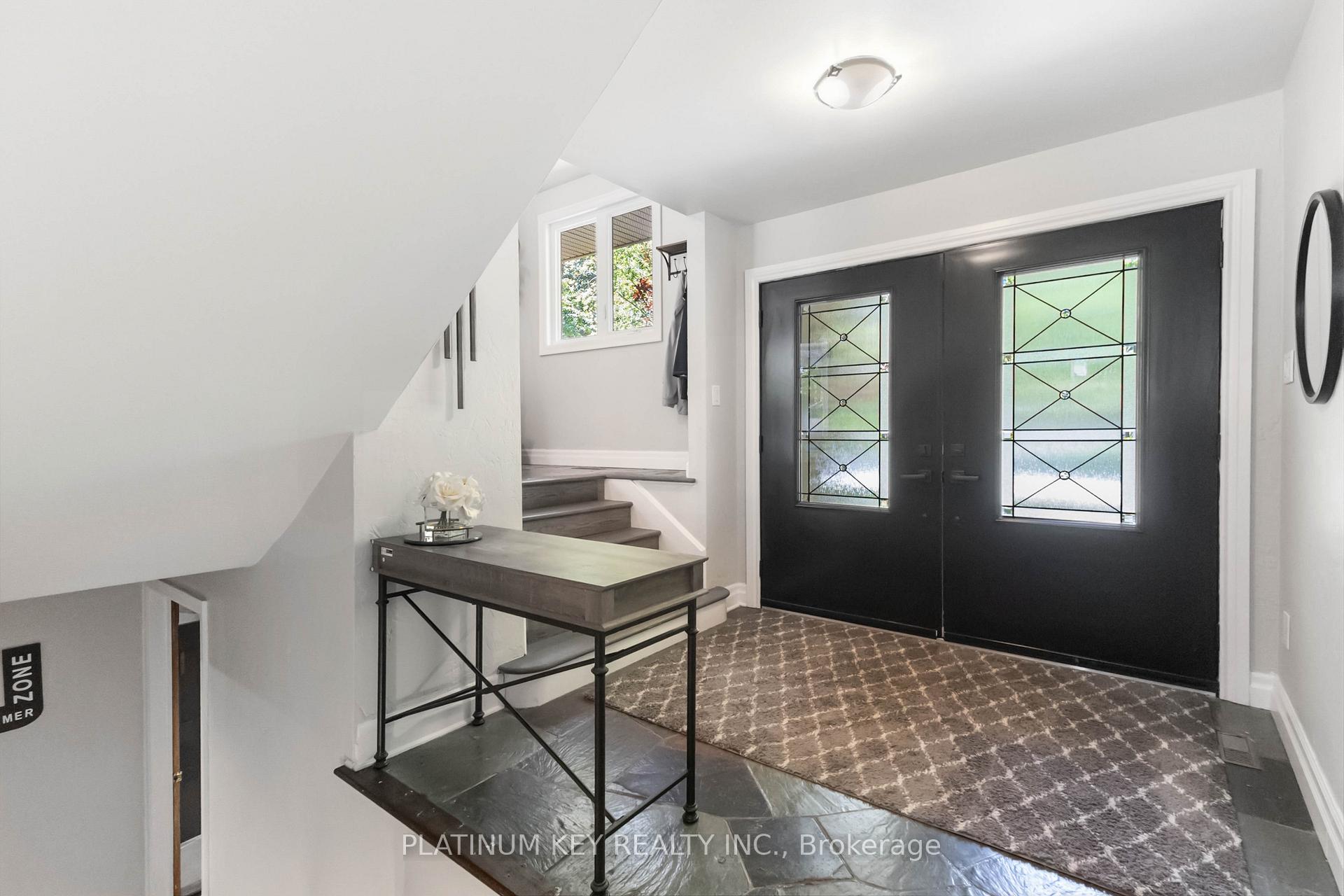 1571 Mcclure Drive, London North — photo 5 of 5