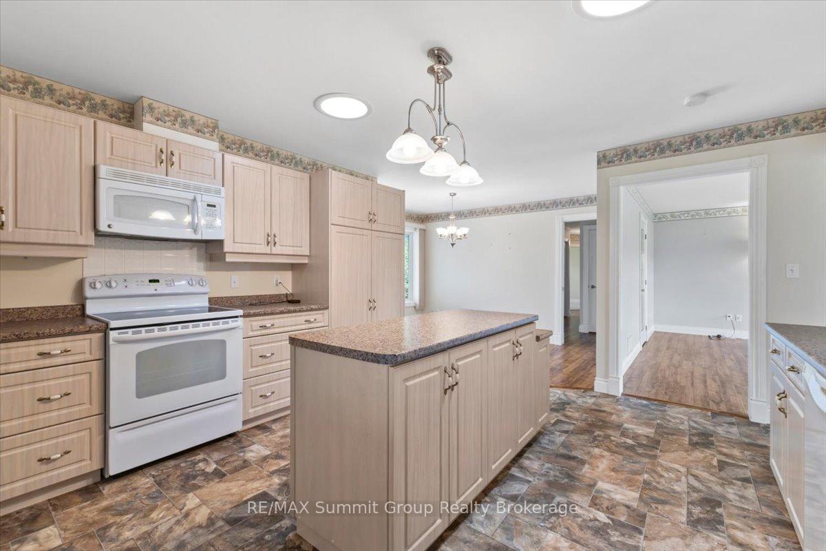 225518 Southgate 22 Road, Southgate — photo 5 of 5
