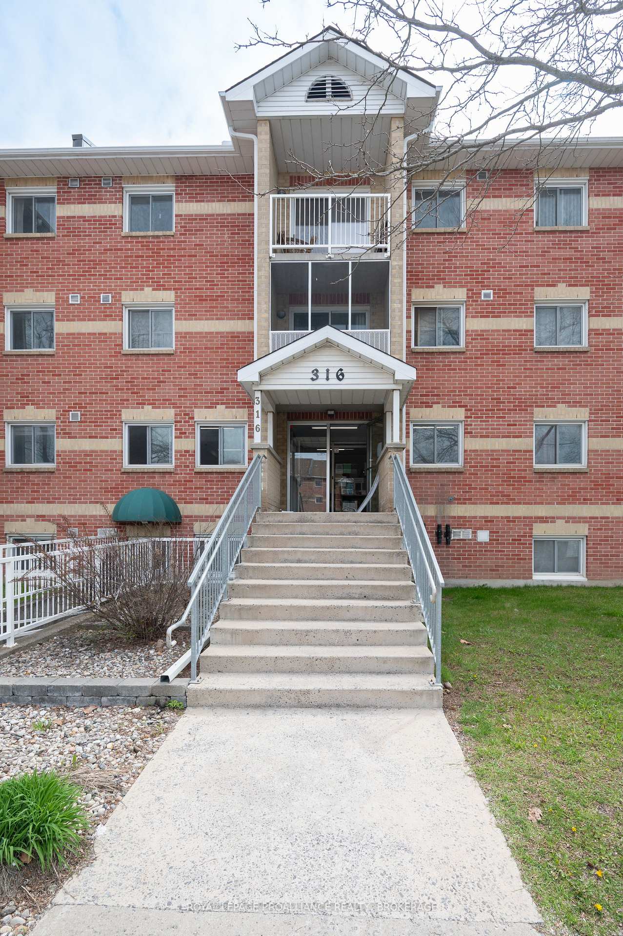 316 Kingsdale Avenue 411, Kingston — photo 3 of 5