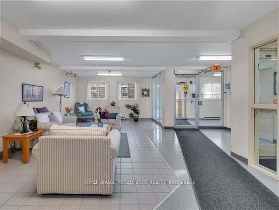 316 Kingsdale Avenue 411, Kingston — photo 4 of 5