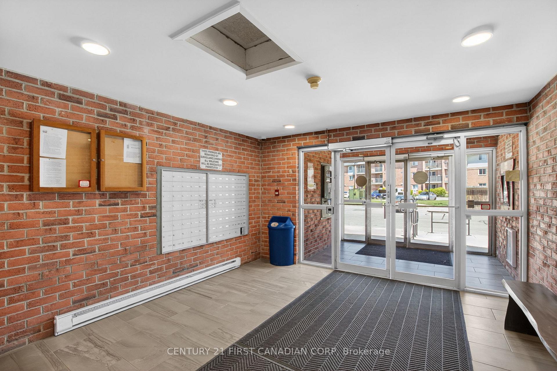 136 Conway Drive 11, London South — photo 3 of 5