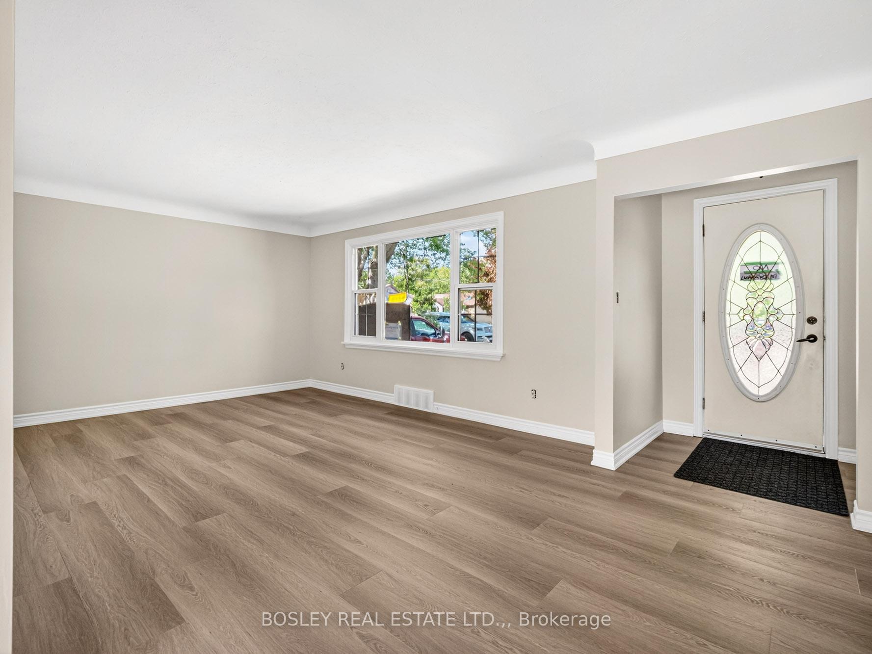 8 PEARCE Avenue, St. Catharines — photo 2 of 5