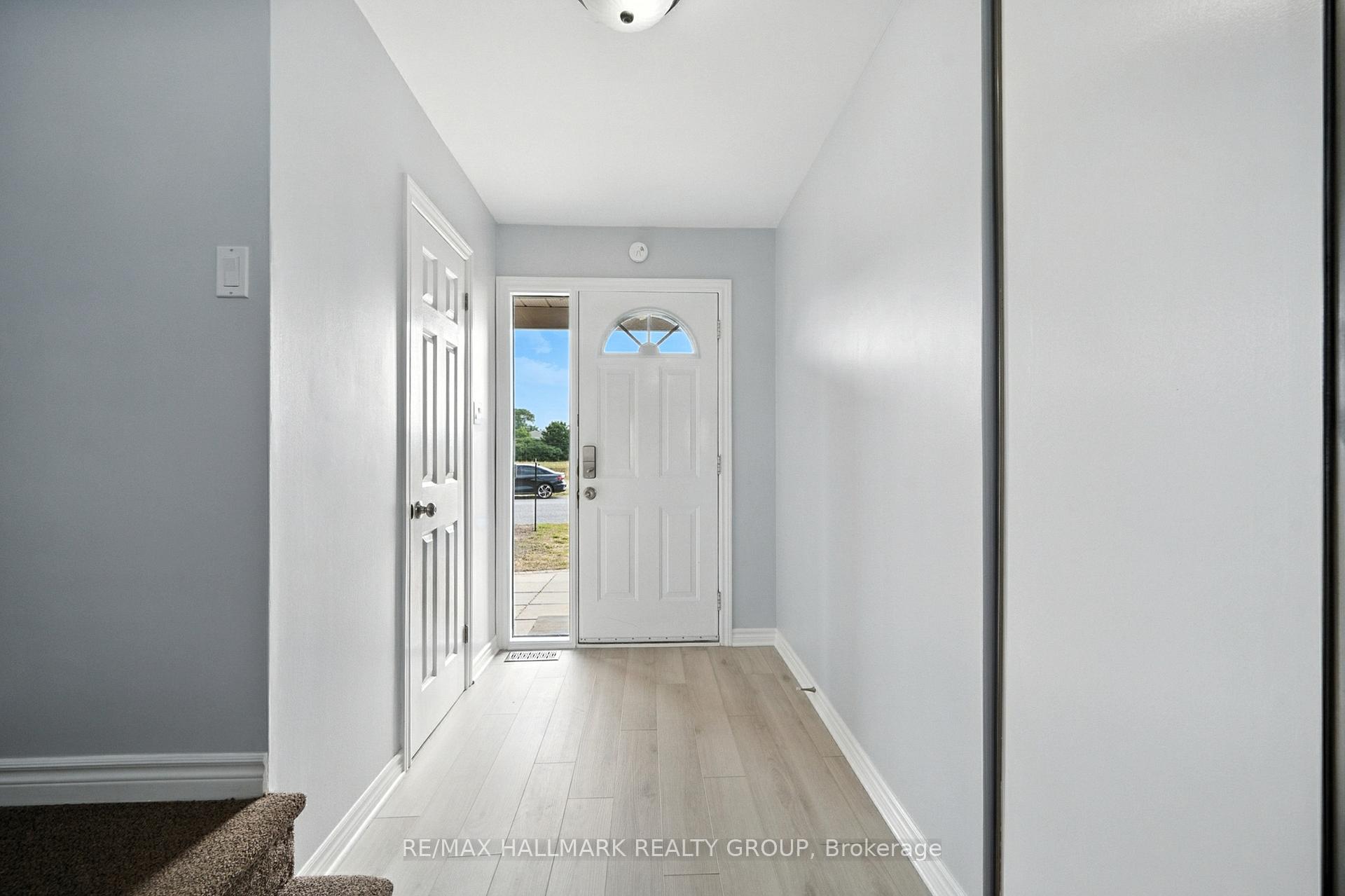 55 Fair Oaks Crescent, South of Baseline to Knoxdale — photo 3 of 5