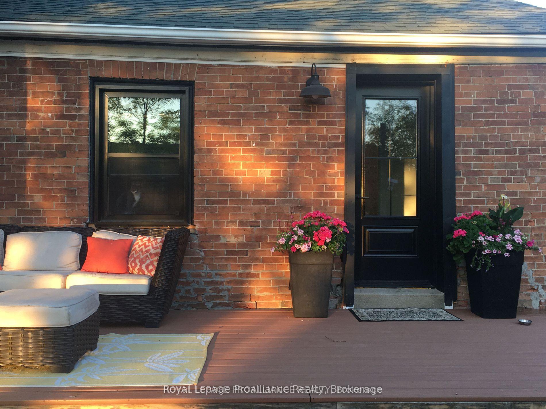26 York Street, Prince Edward County — photo 2 of 5
