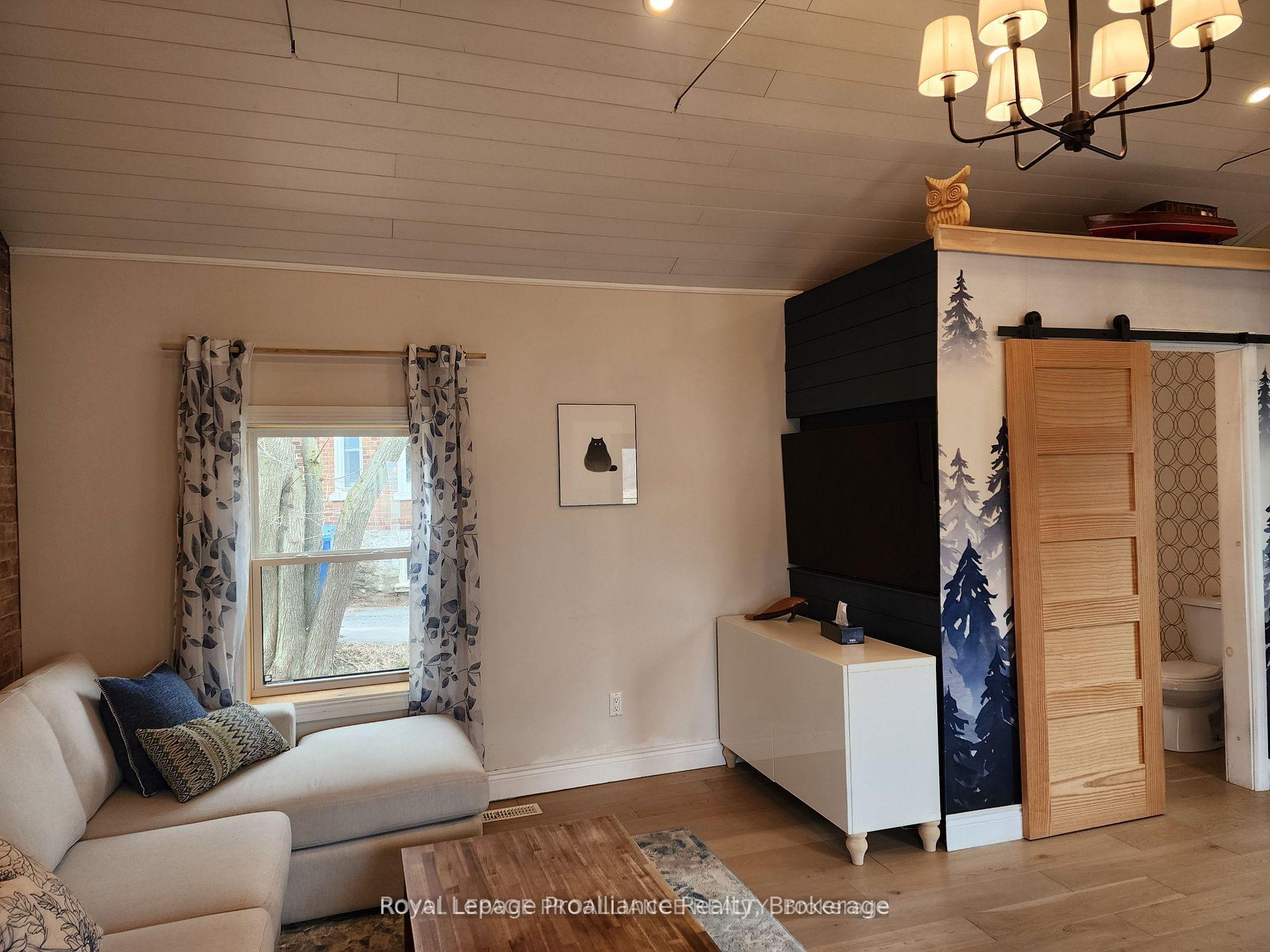 26 York Street, Prince Edward County — photo 4 of 5