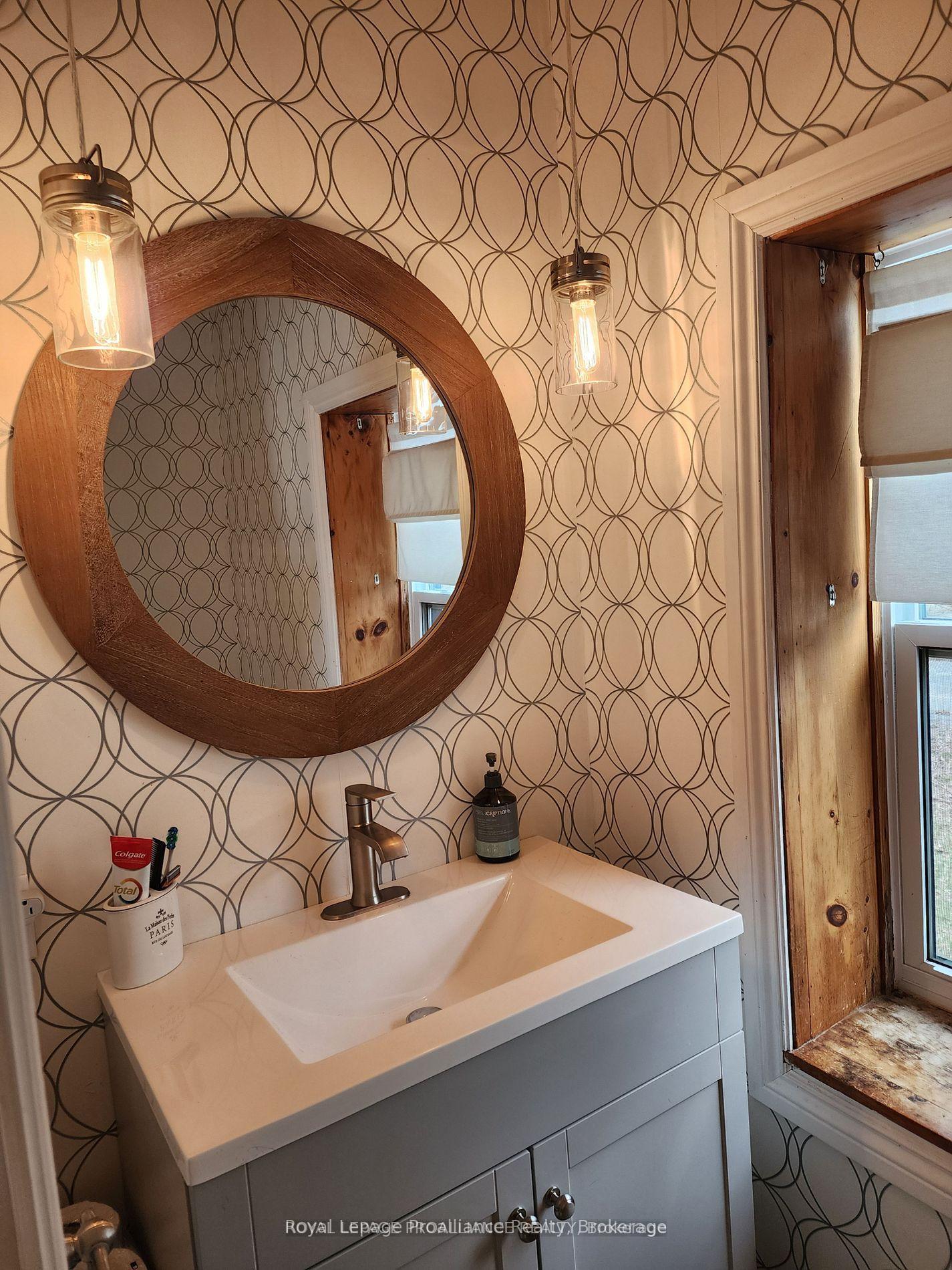 26 York Street, Prince Edward County — photo 5 of 5