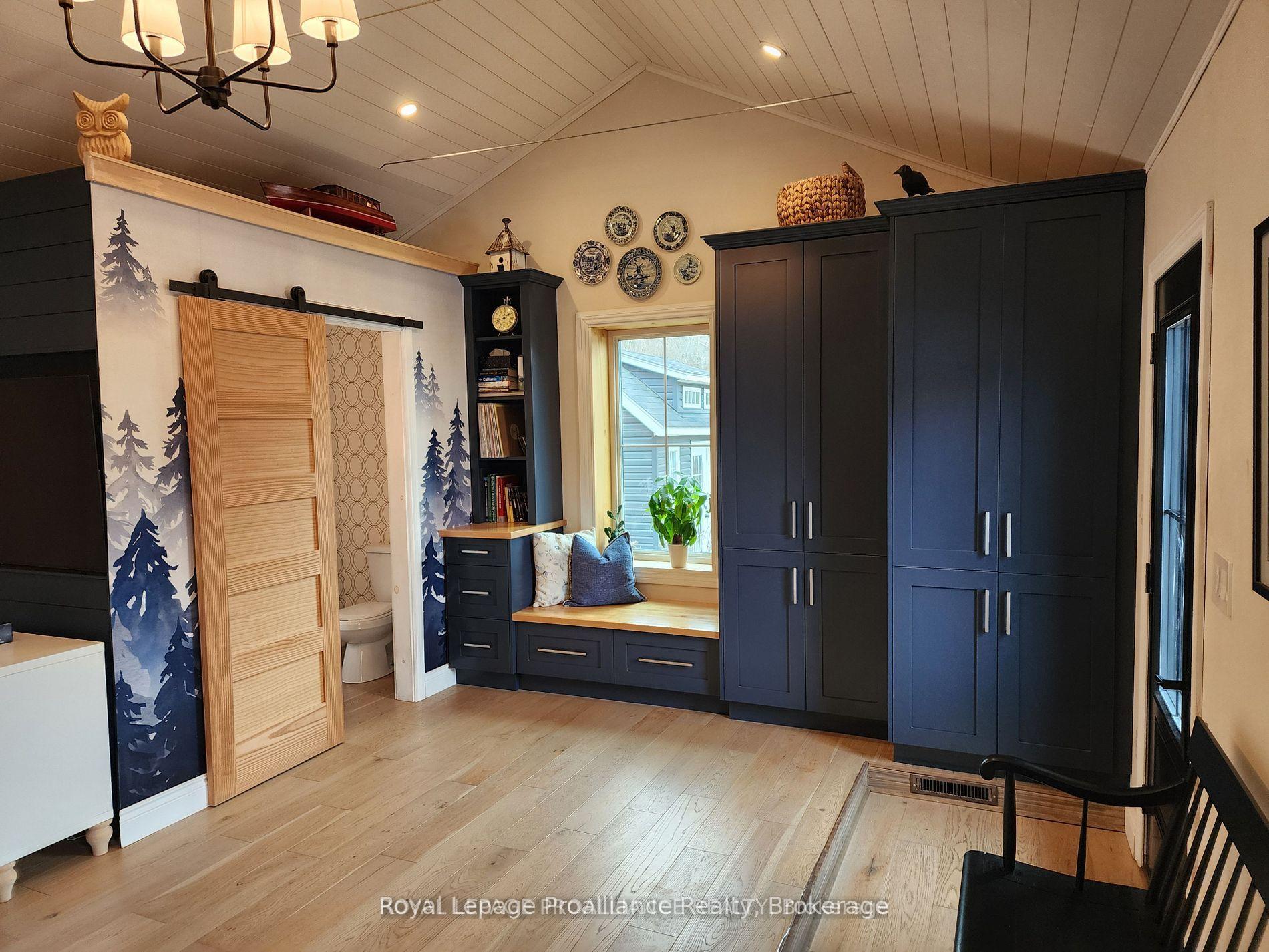 26 York Street, Prince Edward County — photo 3 of 5