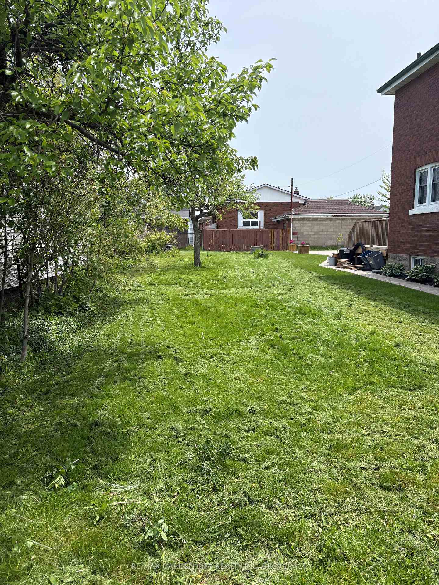 190 Mcalpine Avenue S, Welland — photo 2 of 3