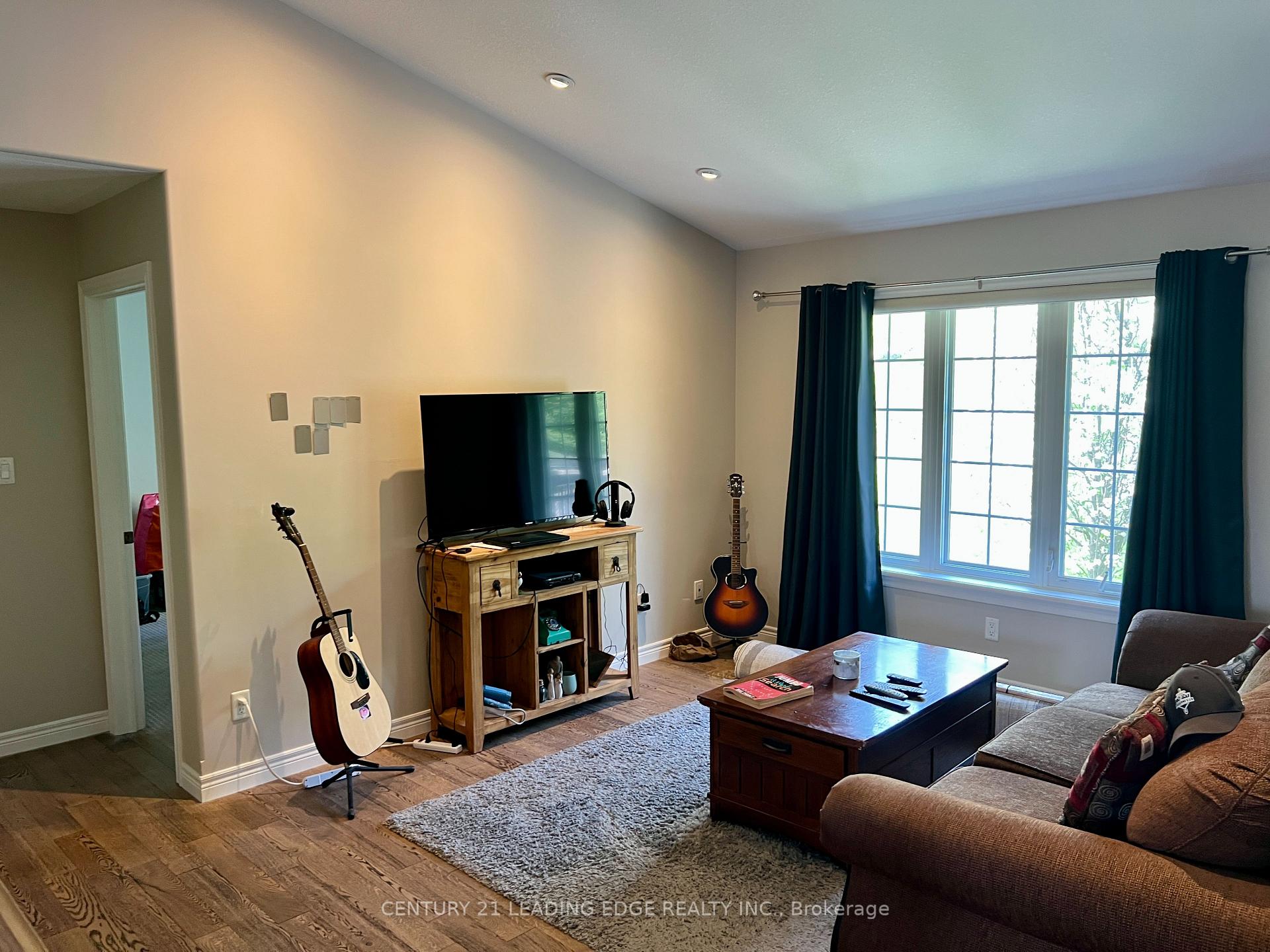 301 CARNEGIE Avenue 134, Peterborough — photo 4 of 5