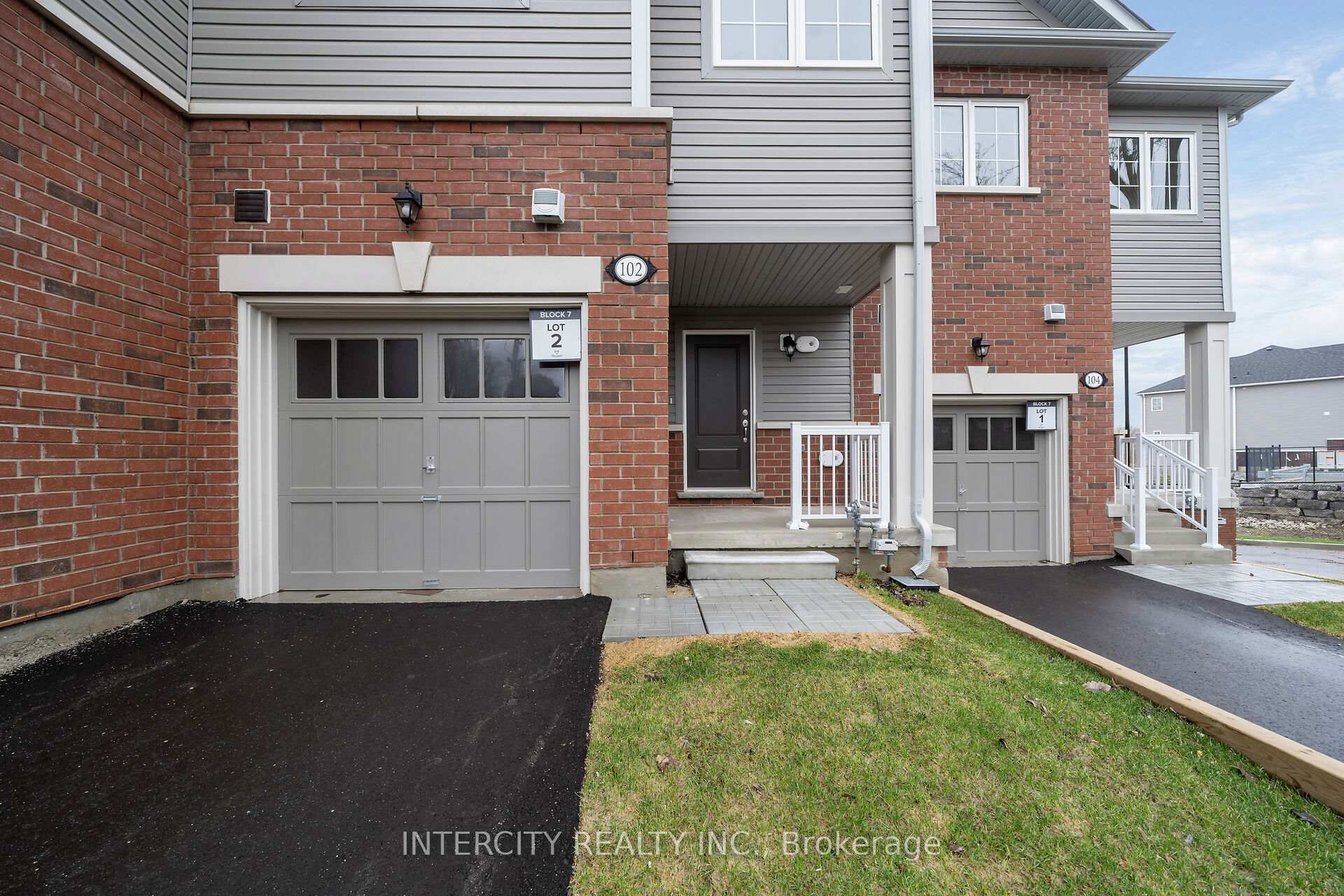 102 Walden Street Blk 7 Unit 2, Shelburne — photo 2 of 5