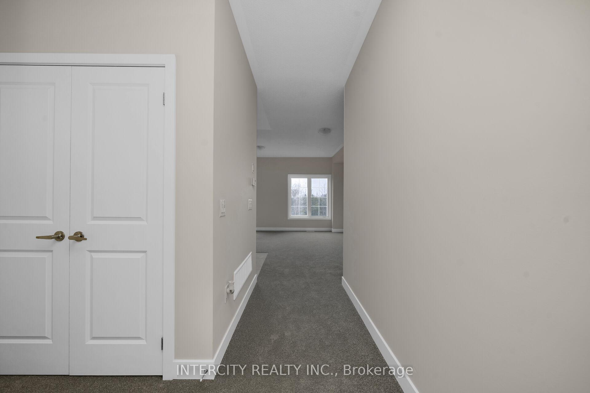 102 Walden Street Blk 7 Unit 2, Shelburne — photo 4 of 5