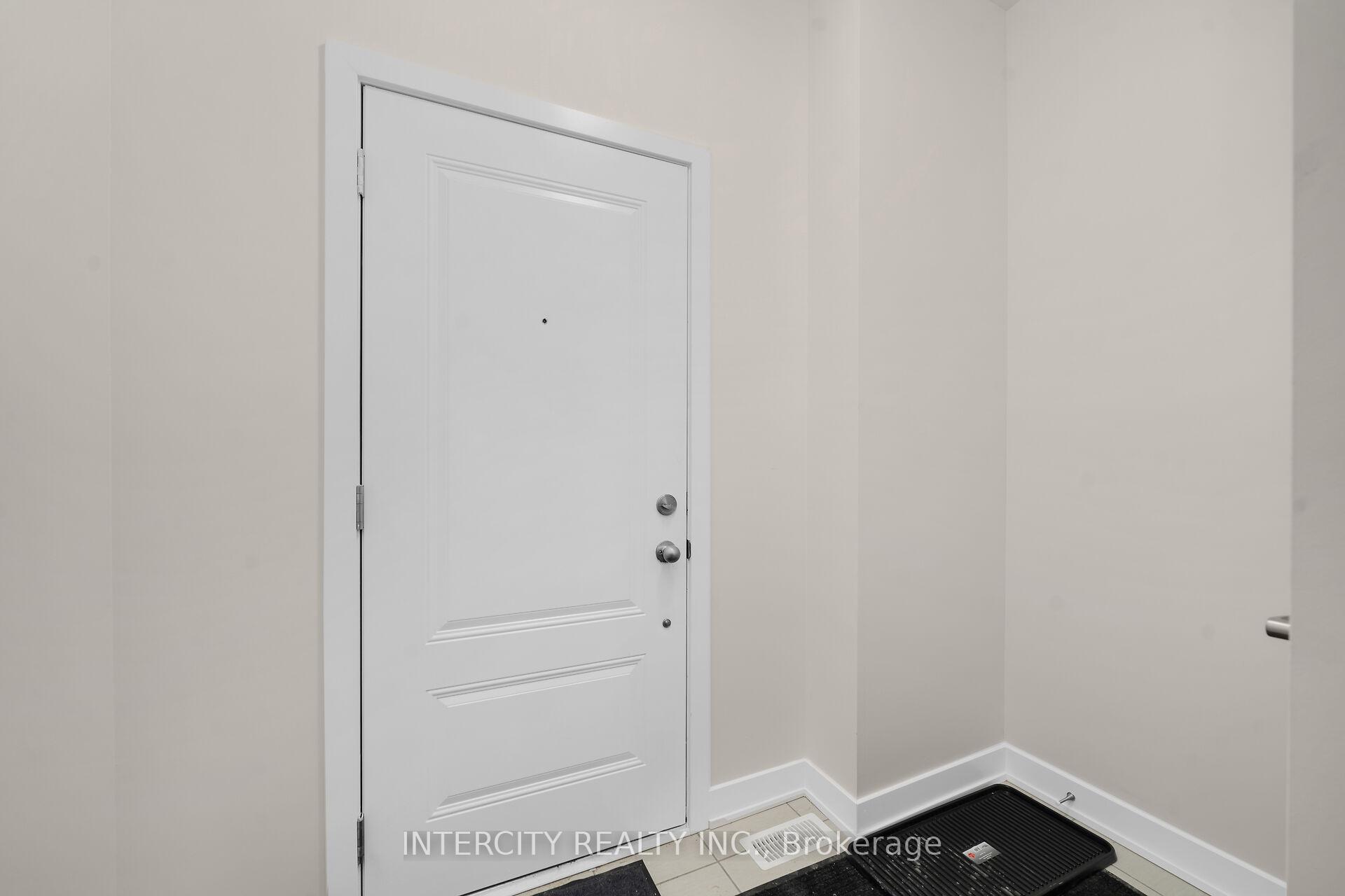 100 Walden Street Blk 7 Unit 3, Shelburne — photo 3 of 5