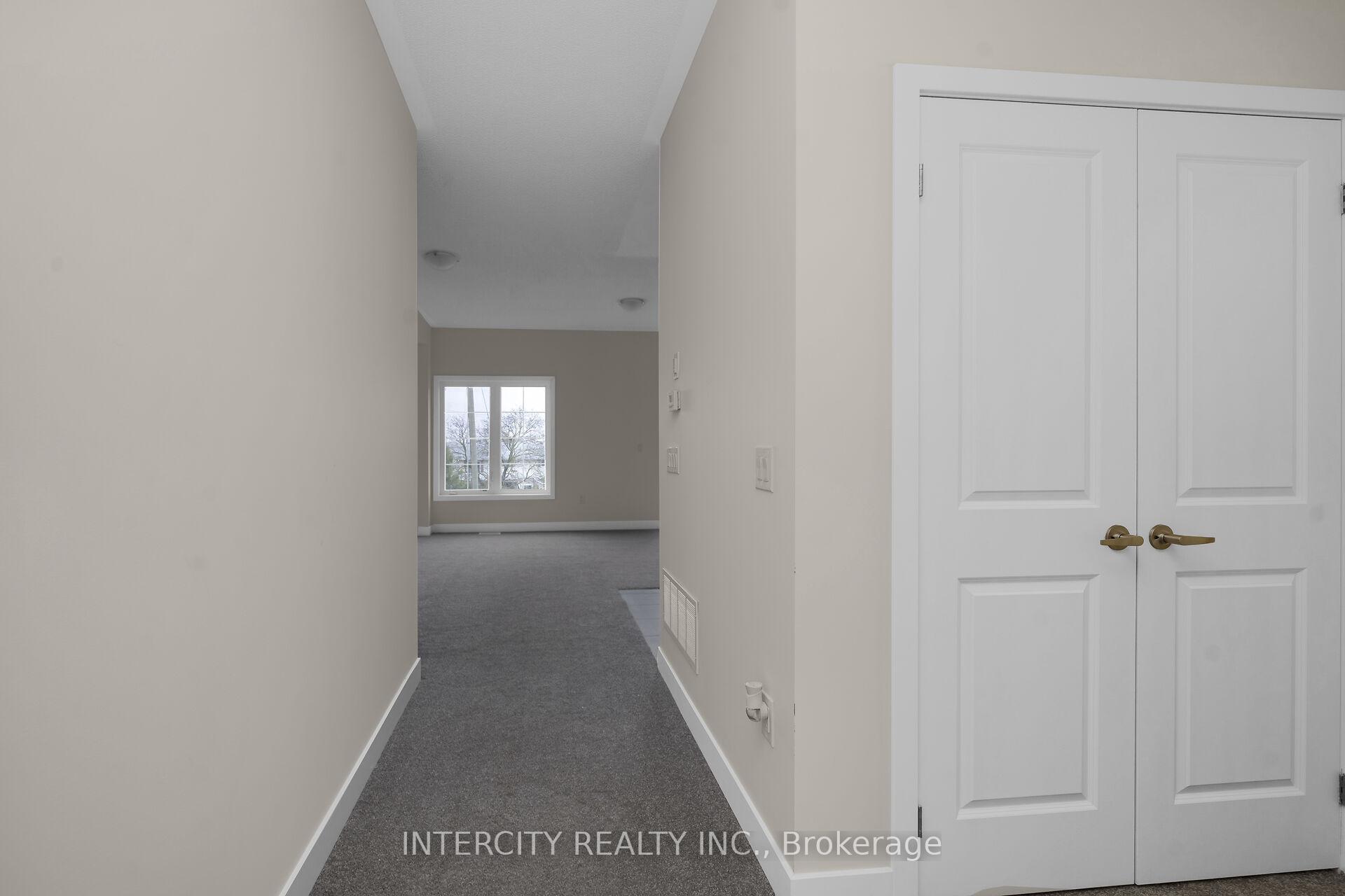 100 Walden Street Blk 7 Unit 3, Shelburne — photo 4 of 5