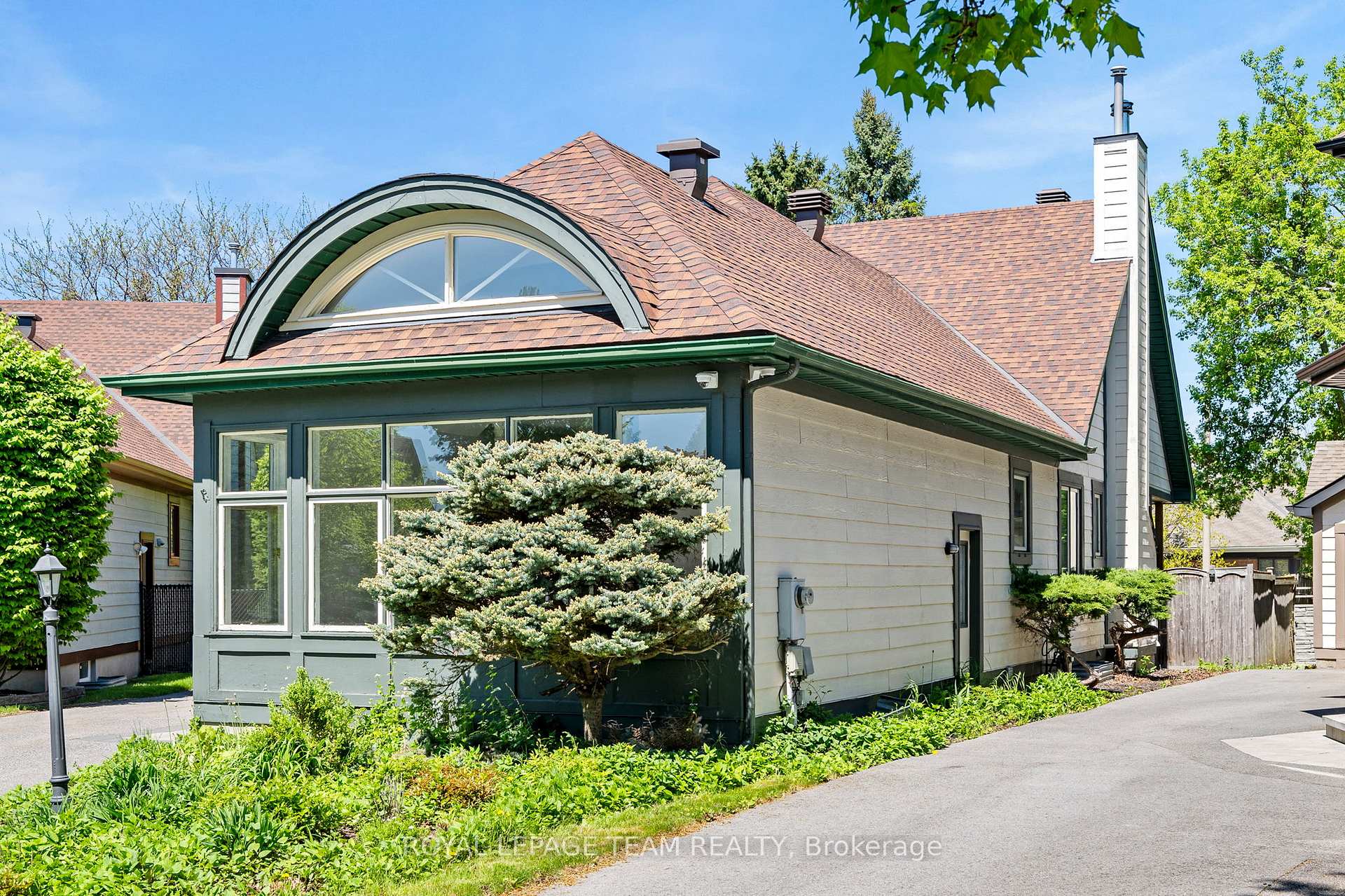 33 Castlethorpe Crescent, South of Baseline to Knoxdale — photo 3 of 5