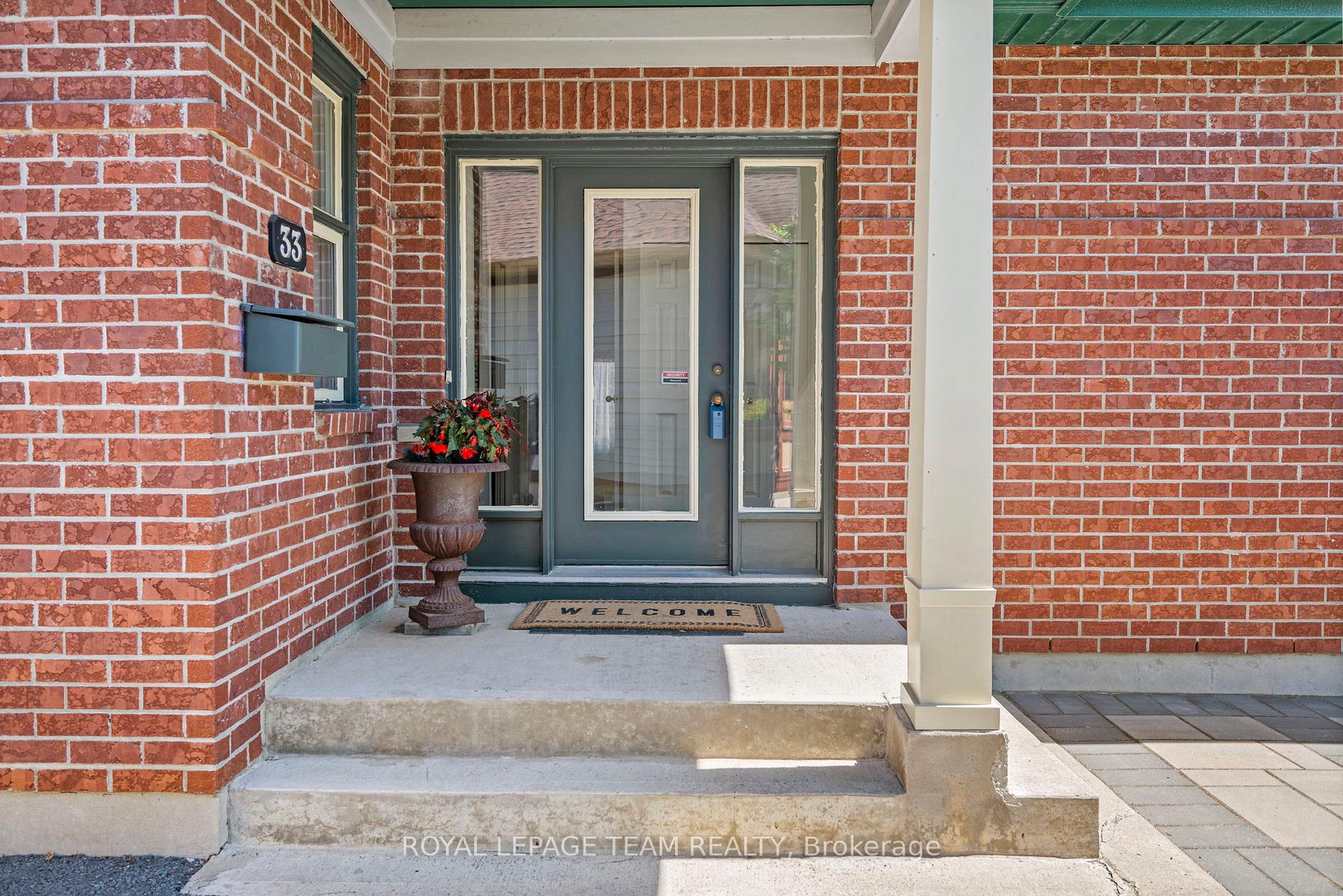 33 Castlethorpe Crescent, South of Baseline to Knoxdale — photo 4 of 5