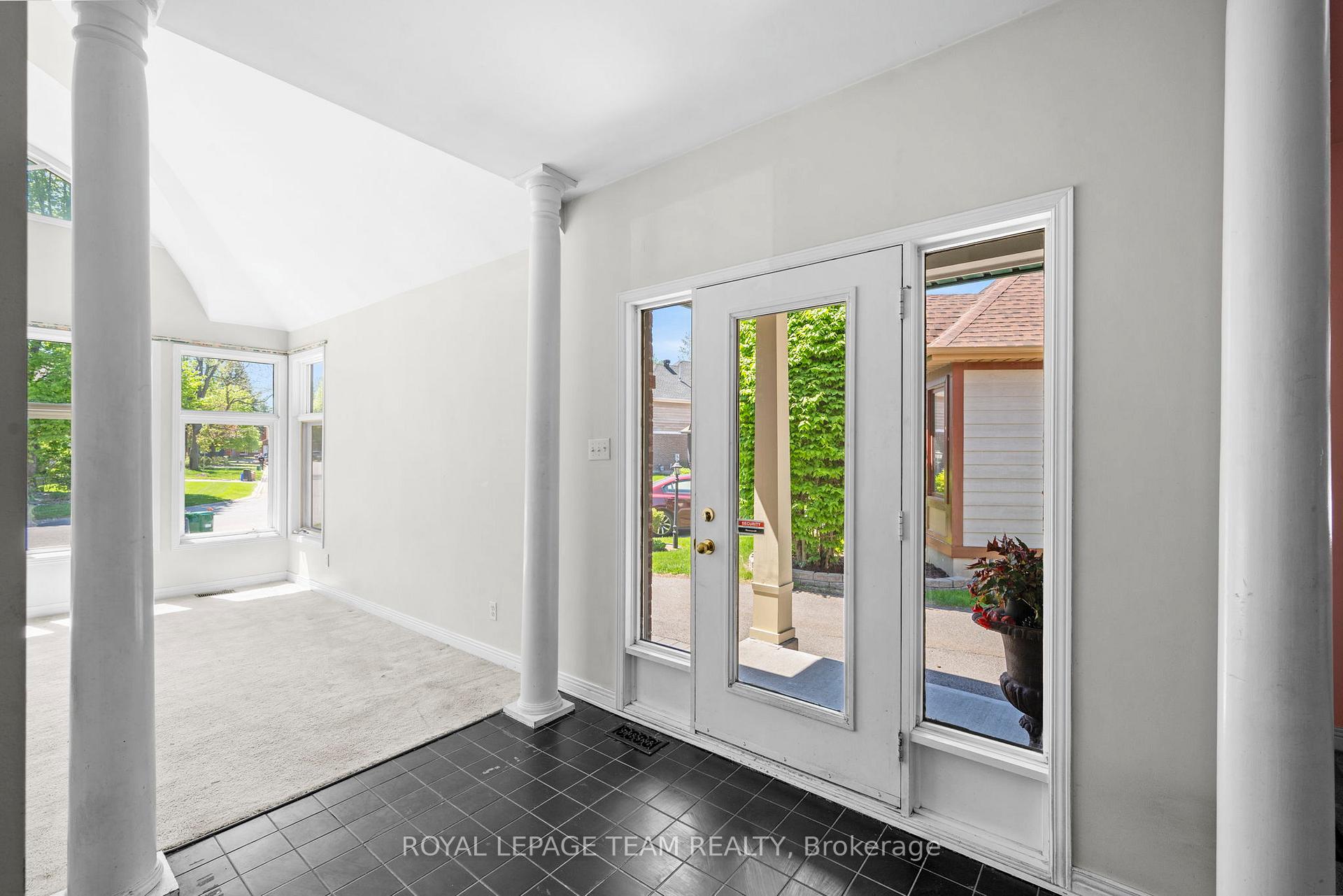33 Castlethorpe Crescent, South of Baseline to Knoxdale — photo 5 of 5