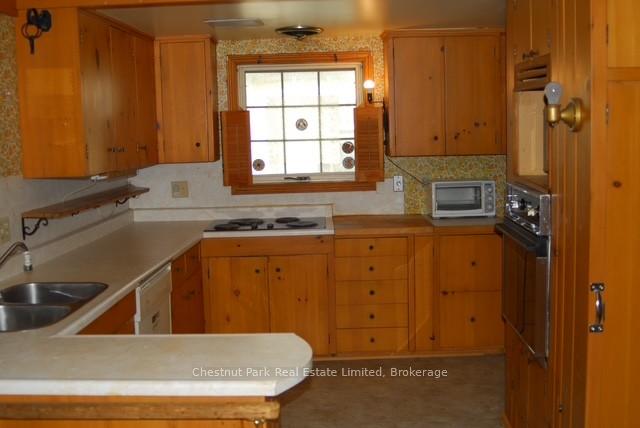 381 Wellington Main Street, Prince Edward County — photo 3 of 5