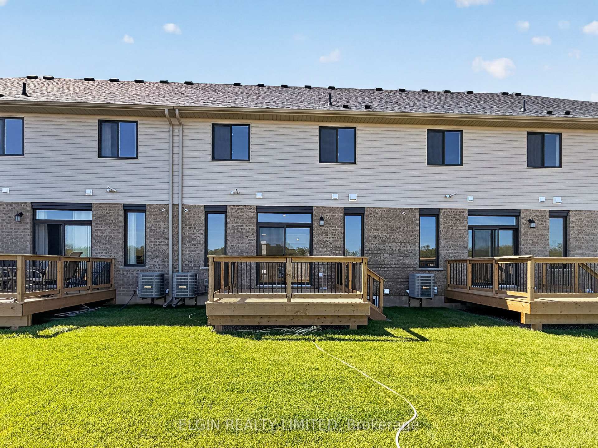 8 Canary Street, Tillsonburg — photo 4 of 5