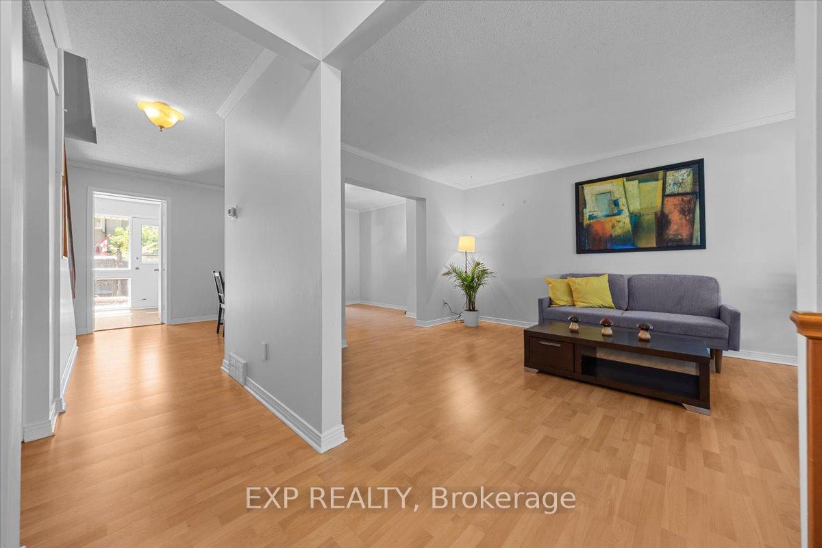 21 Midland Crescent 14, South of Baseline to Knoxdale — photo 4 of 5