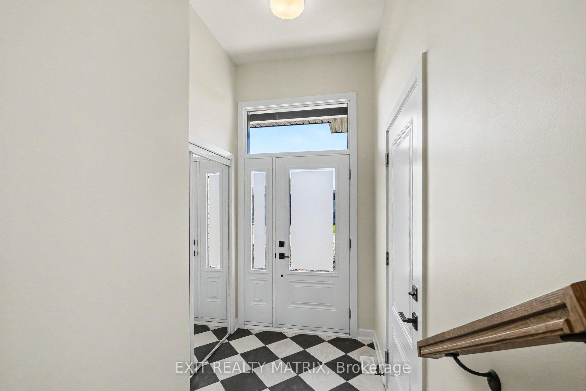 533 Regina Street, Russell — photo 2 of 5