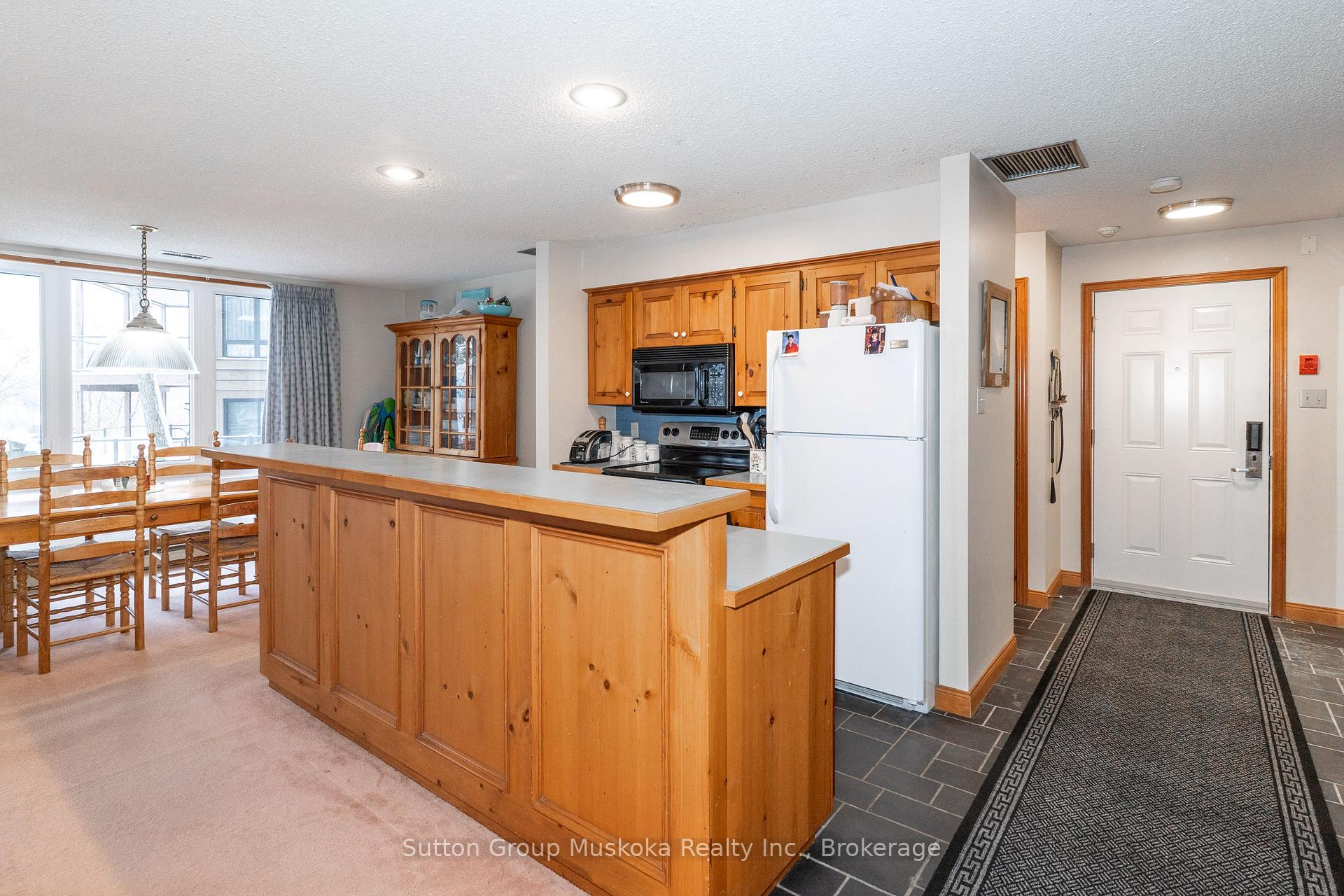 22-102 Oakridge - Deerhurst Resort Drive, Huntsville — photo 3 of 5