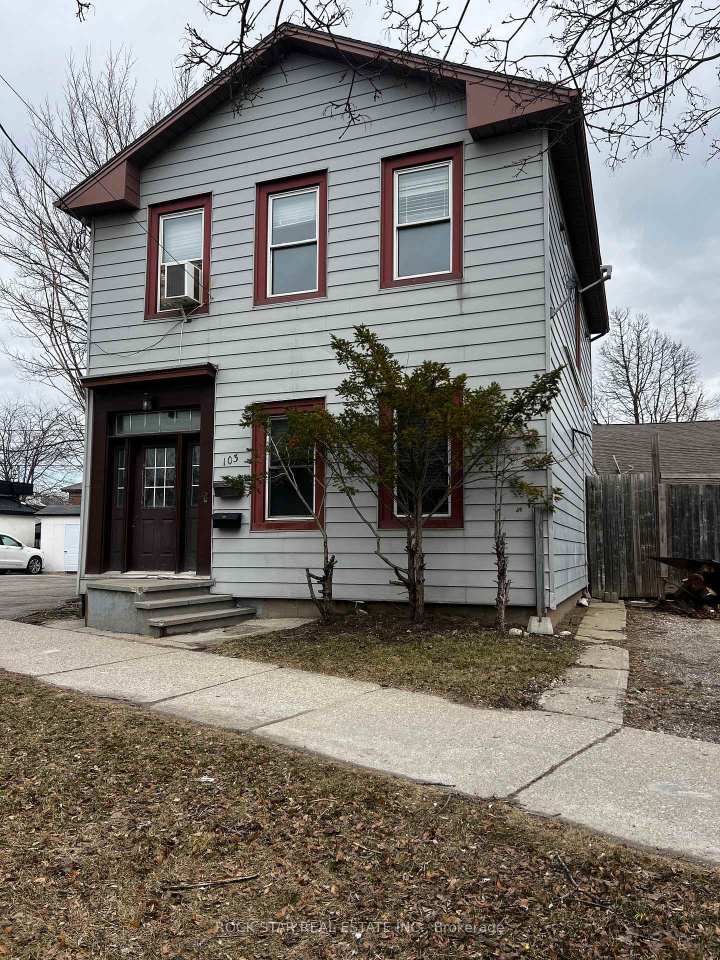 103 West Street, Brantford — photo 2 of 5
