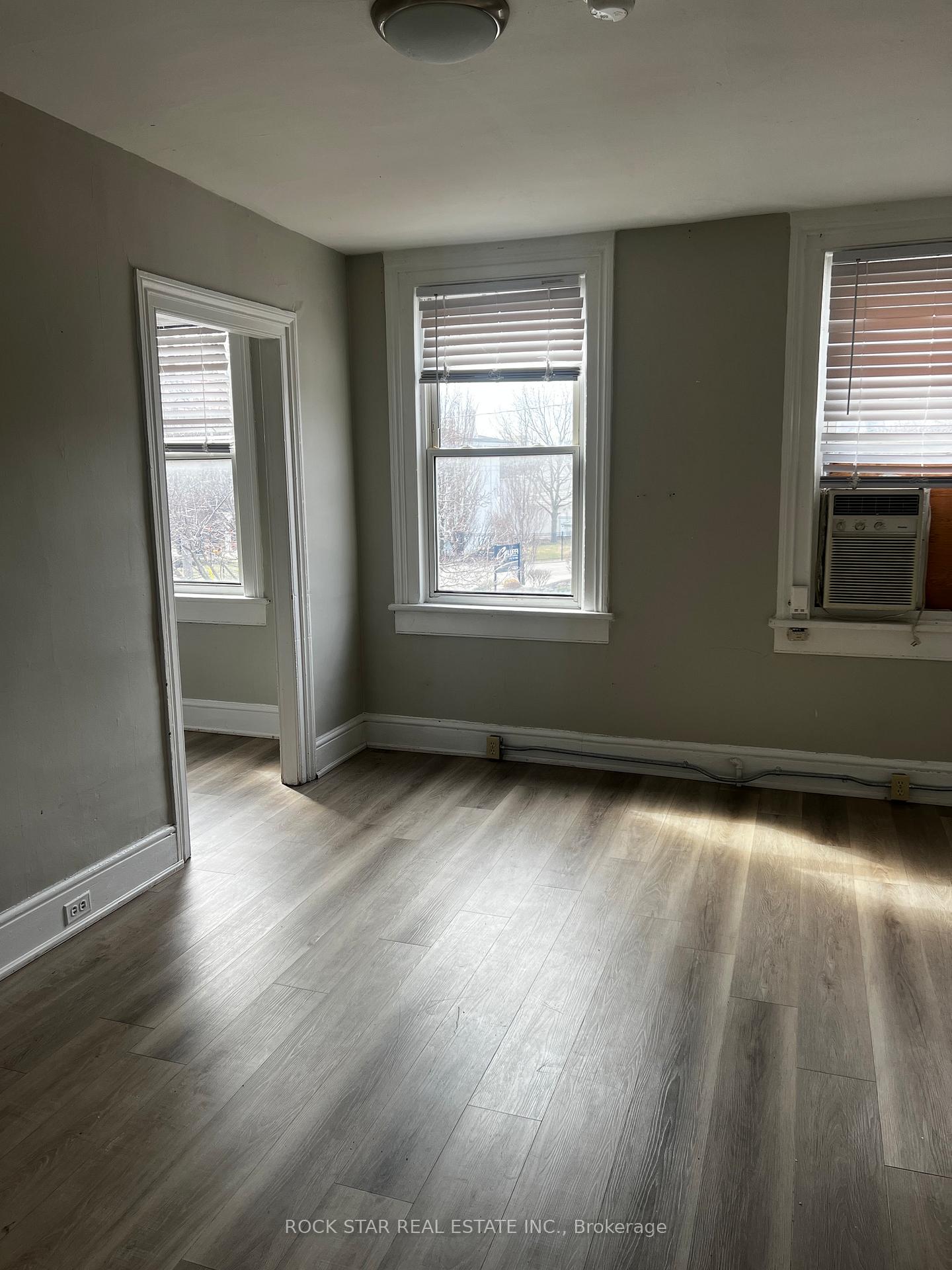103 West Street, Brantford — photo 3 of 5