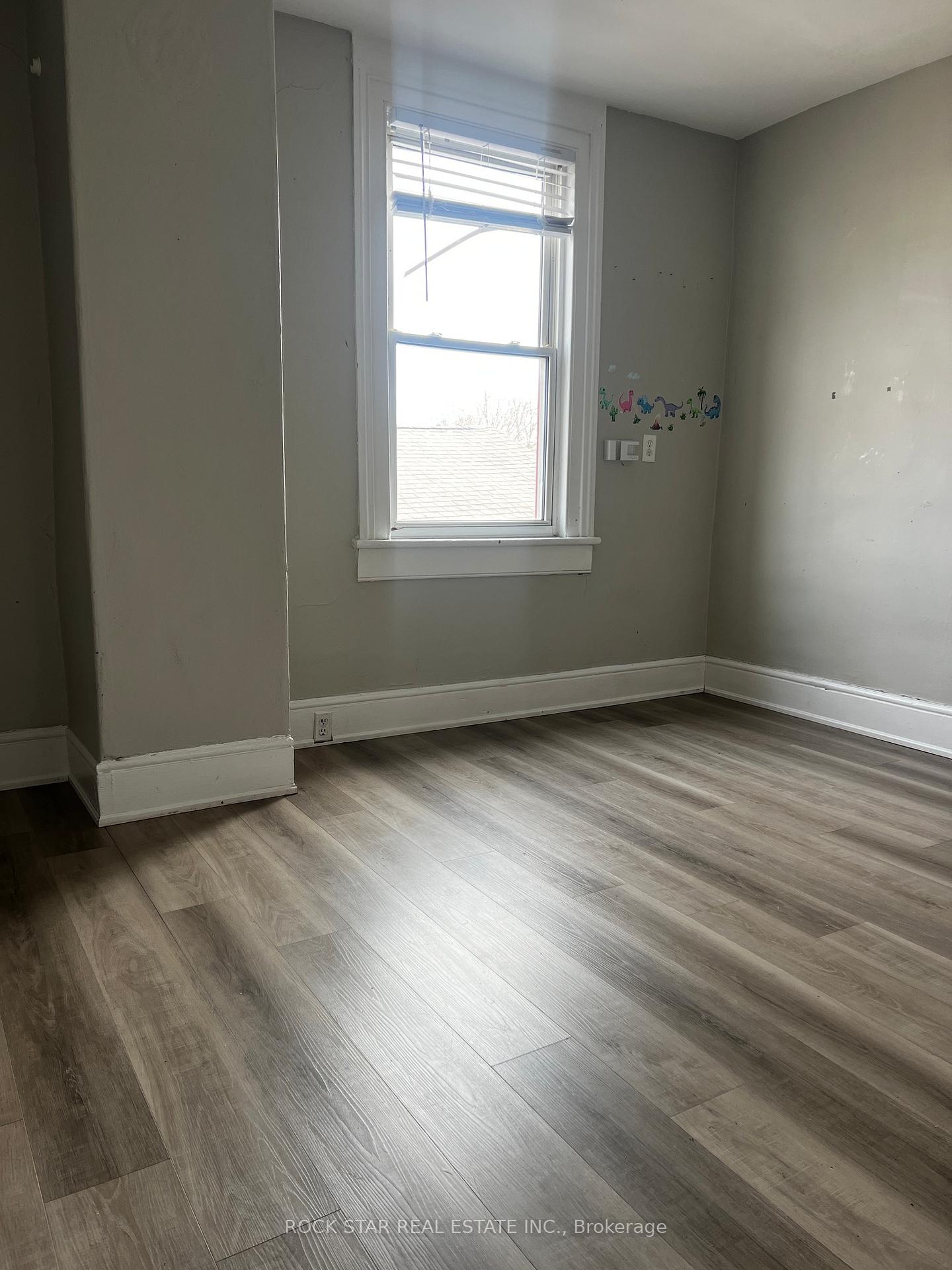 103 West Street, Brantford — photo 4 of 5