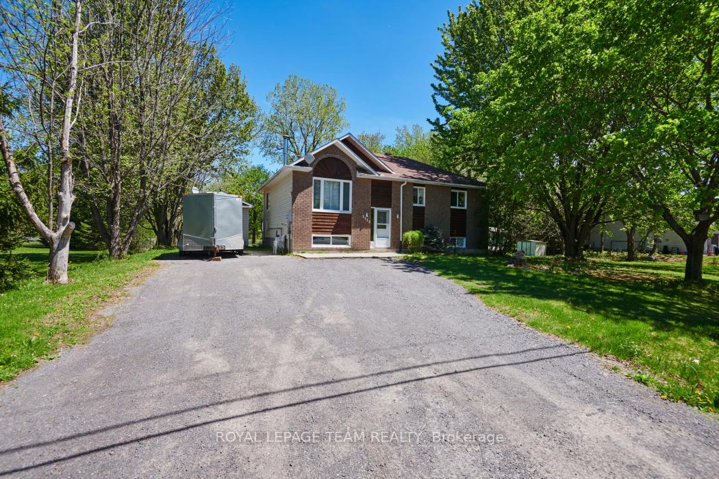 1115 Des Cerisiers Street, Clarence-Rockland — photo 2 of 5