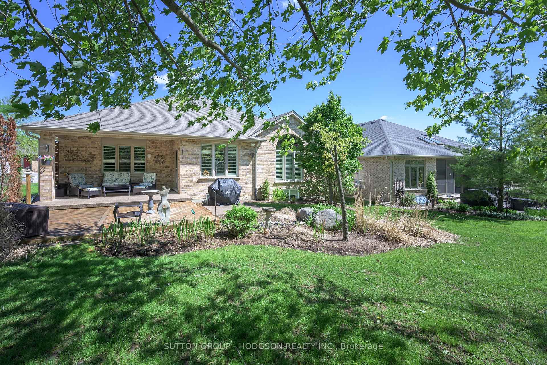 2149 Jack Nash Drive, London South — photo 2 of 5