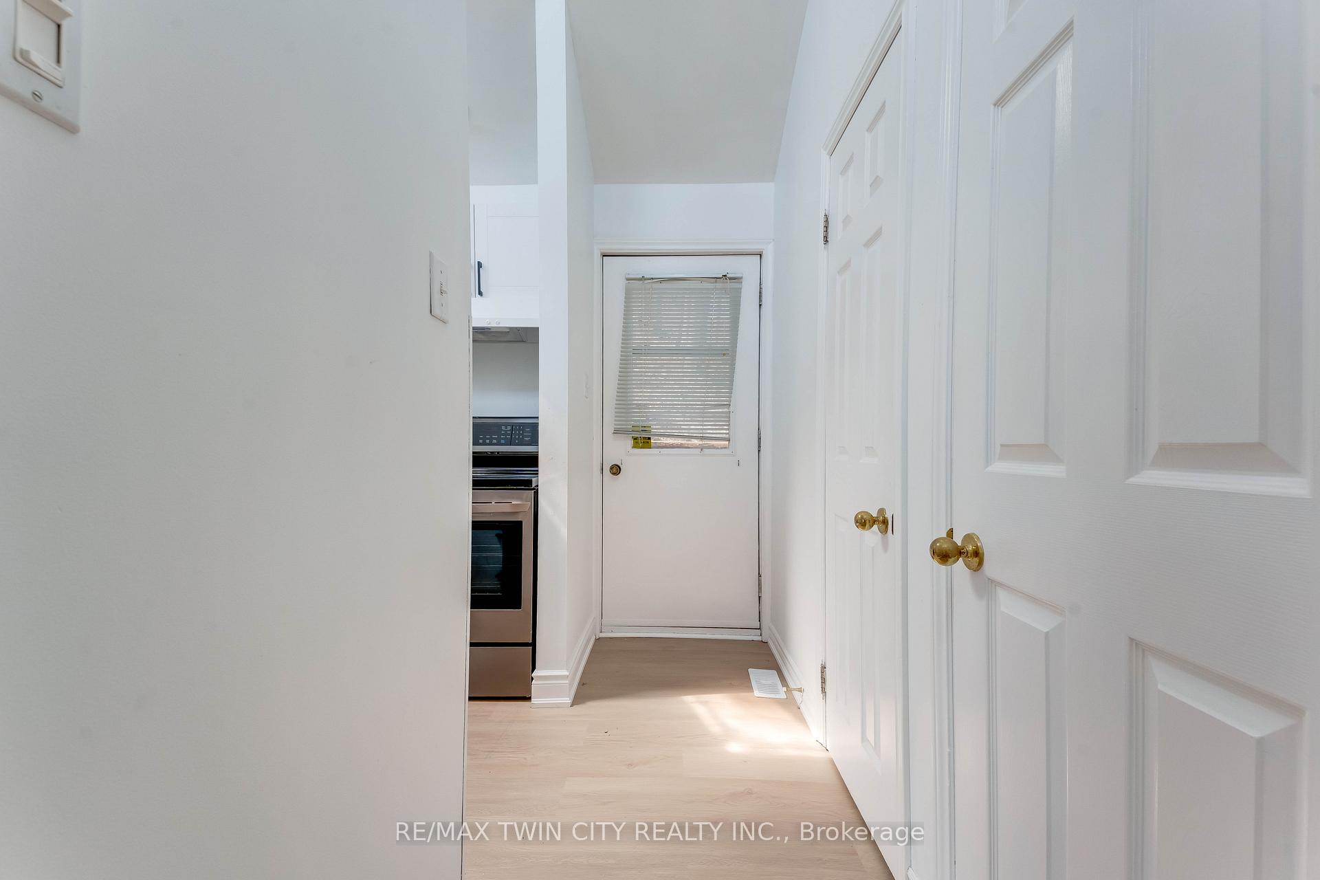 530 Fountain Street S, Cambridge — photo 3 of 5