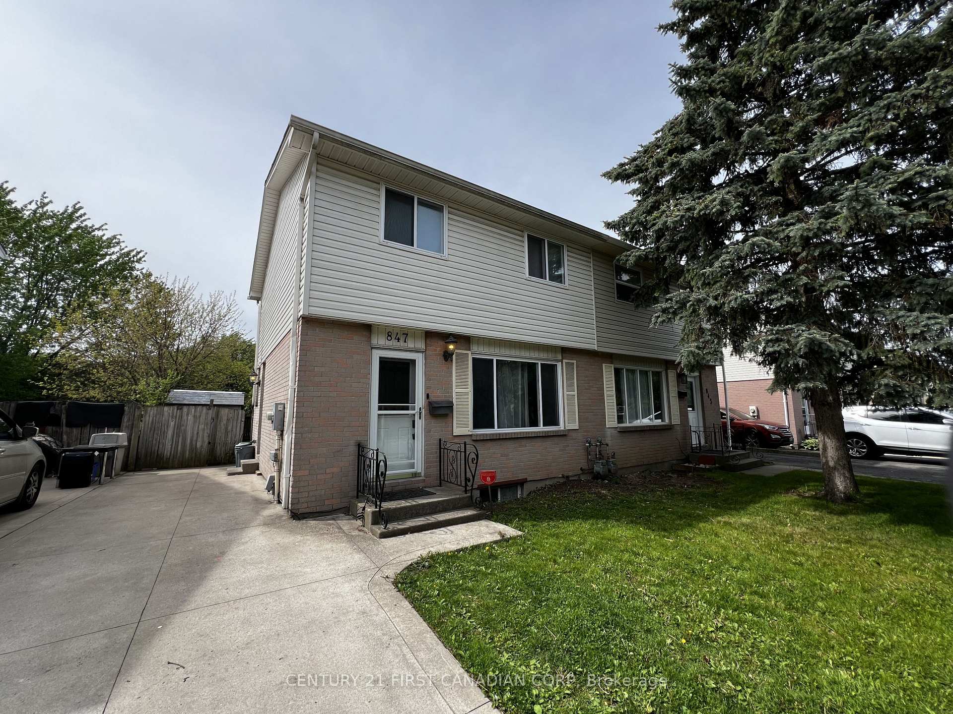 847 Jalna Boulevard, London South — photo 3 of 5