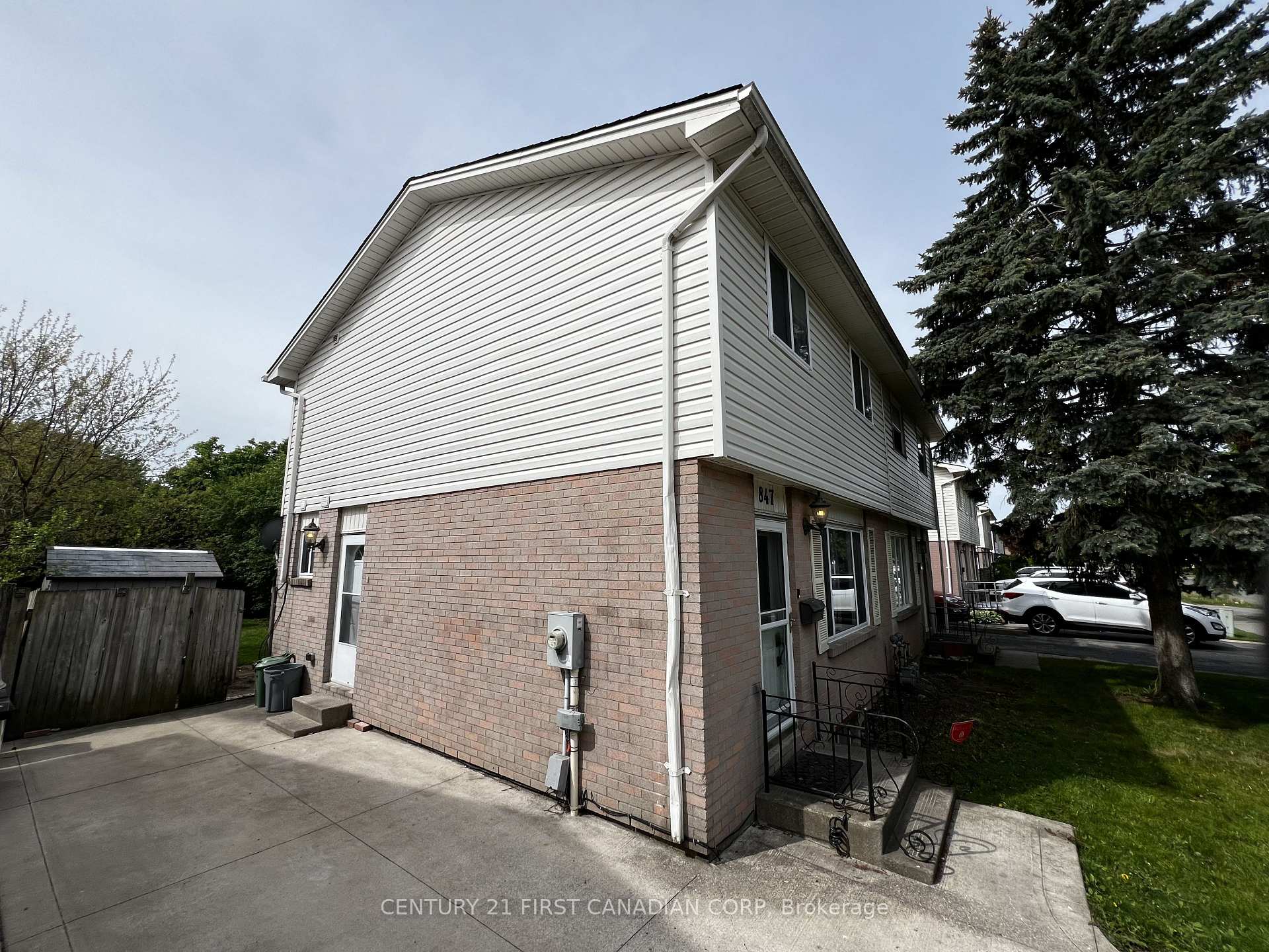 847 Jalna Boulevard, London South — photo 4 of 5