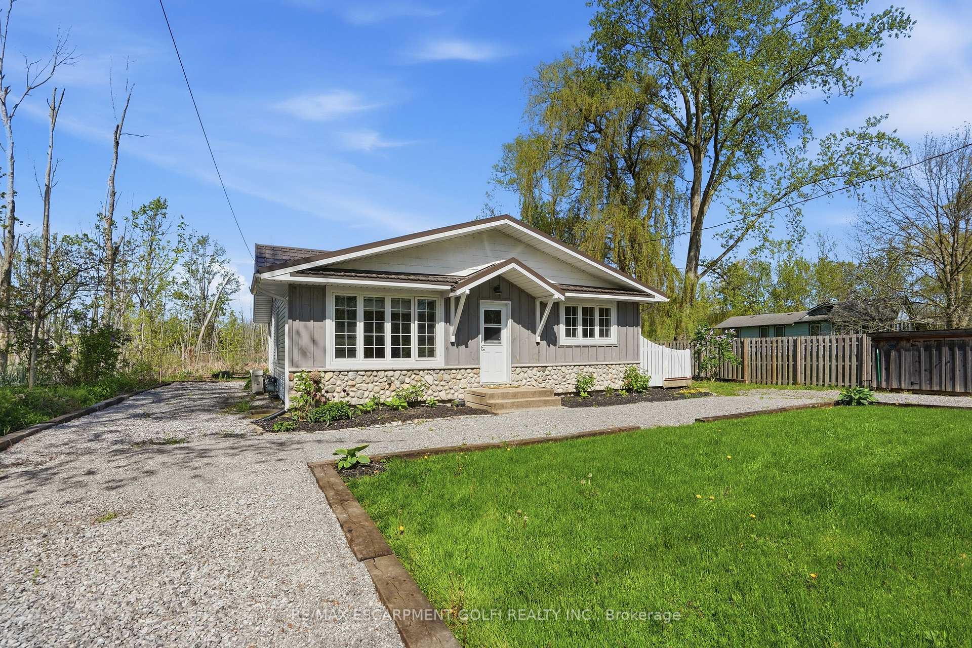 421 Point Abino Road S, Fort Erie — photo 2 of 5