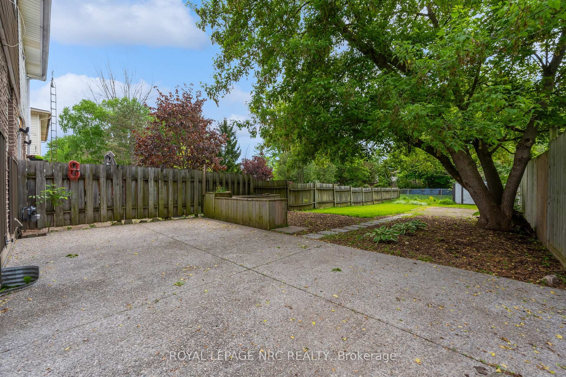 64 Silvan Drive, Welland — photo 4 of 5